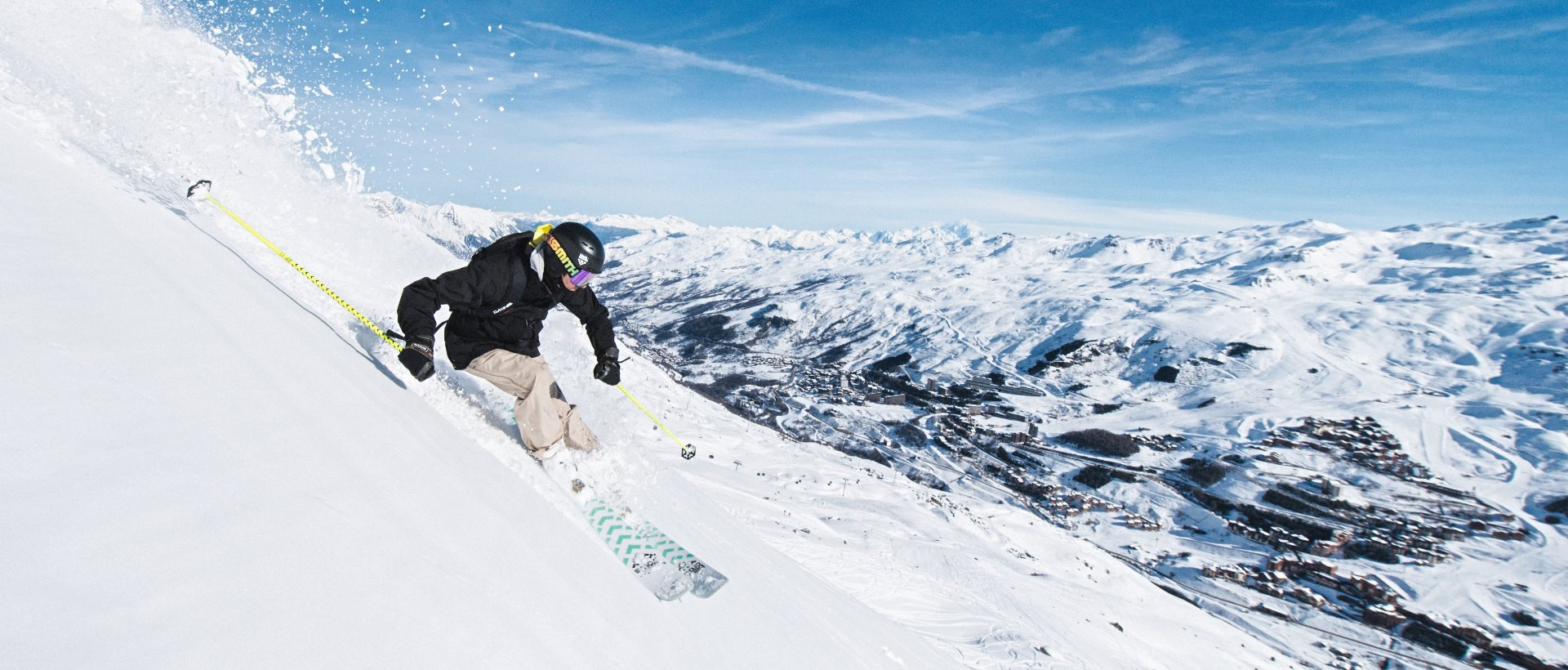 ski-freeride-with-les-menuires-accommodation-in-the-backgrouns-copyright-david-andre-35570-53-86