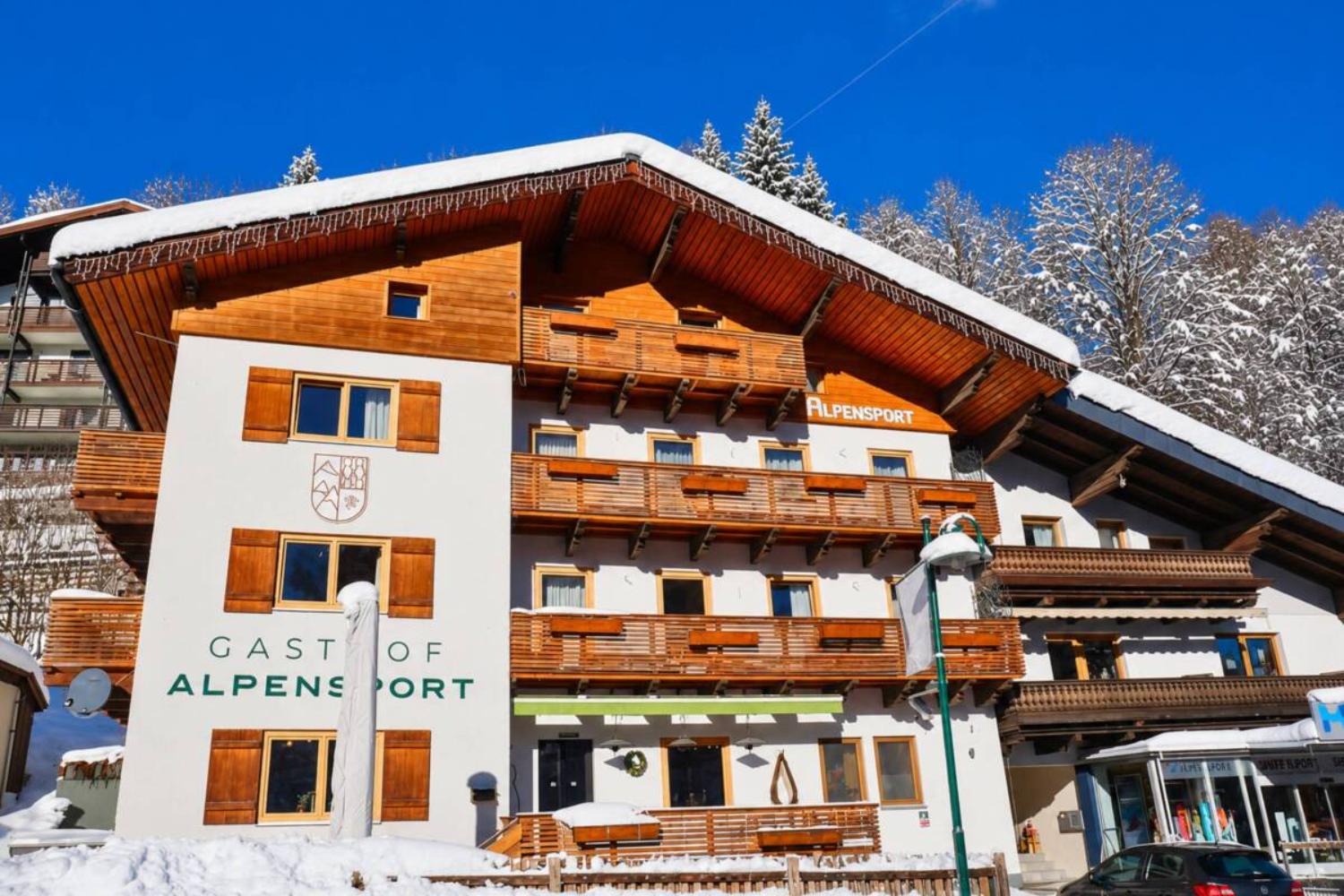 01-scalewidthwzeymdbd-catered-chalet-alpensport-saalbach-hinterglemm-aanzicht-snow-2-1466751