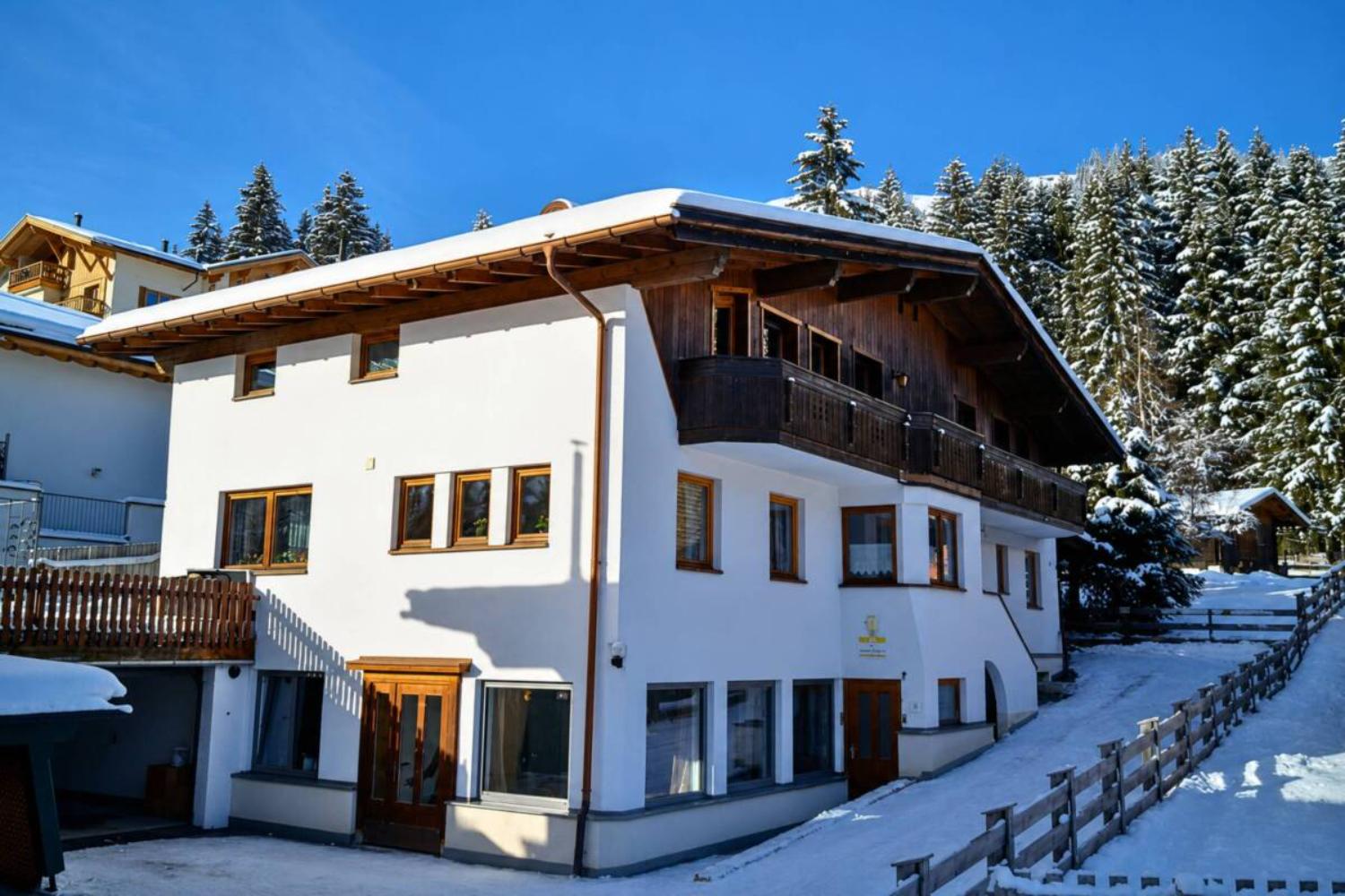01-scalewidthwzeymdbd-catered-chalet-angela-arlberg-sankt-anton-frontside-3-1466791