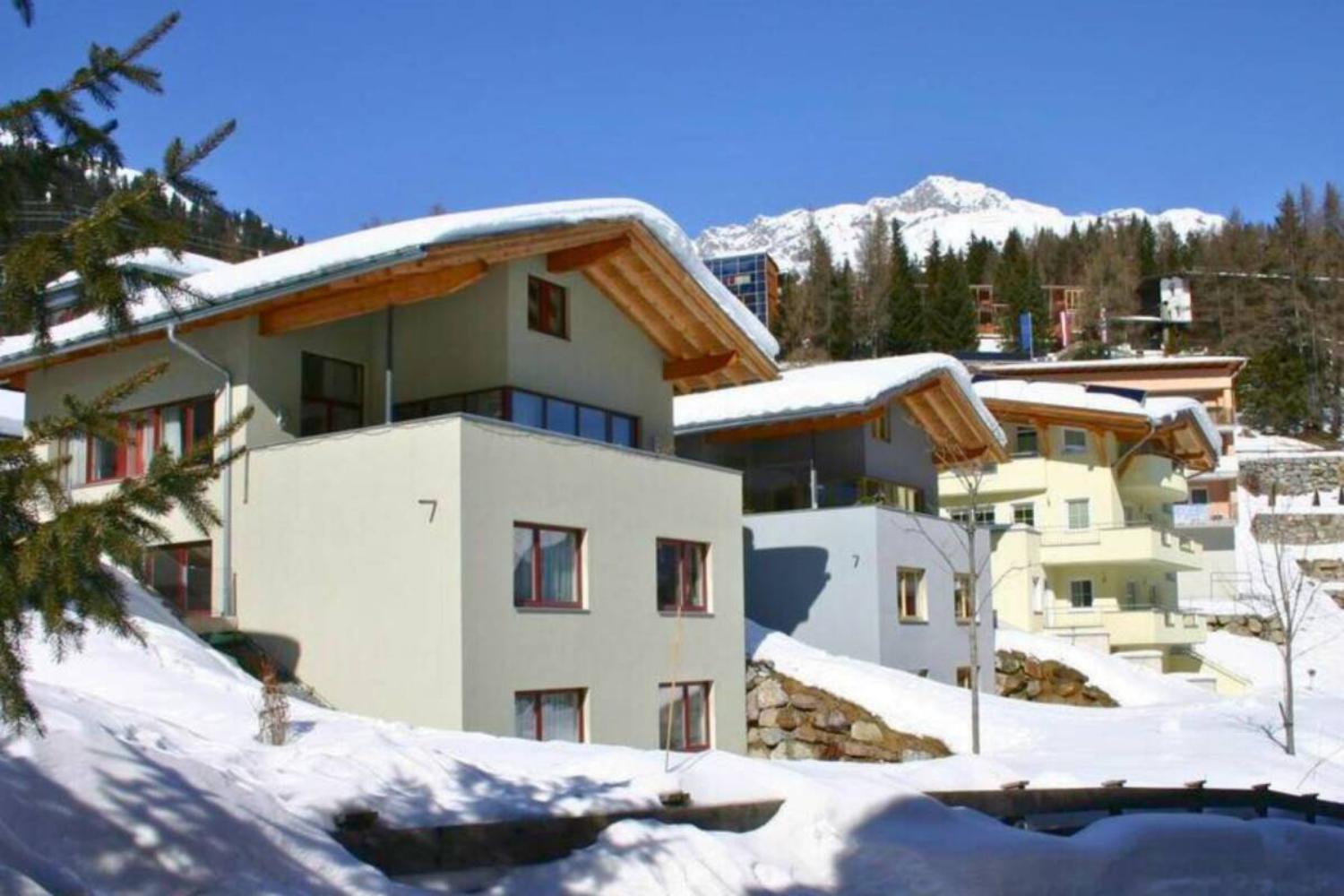 01-scalewidthwzeymdbd-catered-chalet-christiane-sankt-anton-aanzicht-1466825