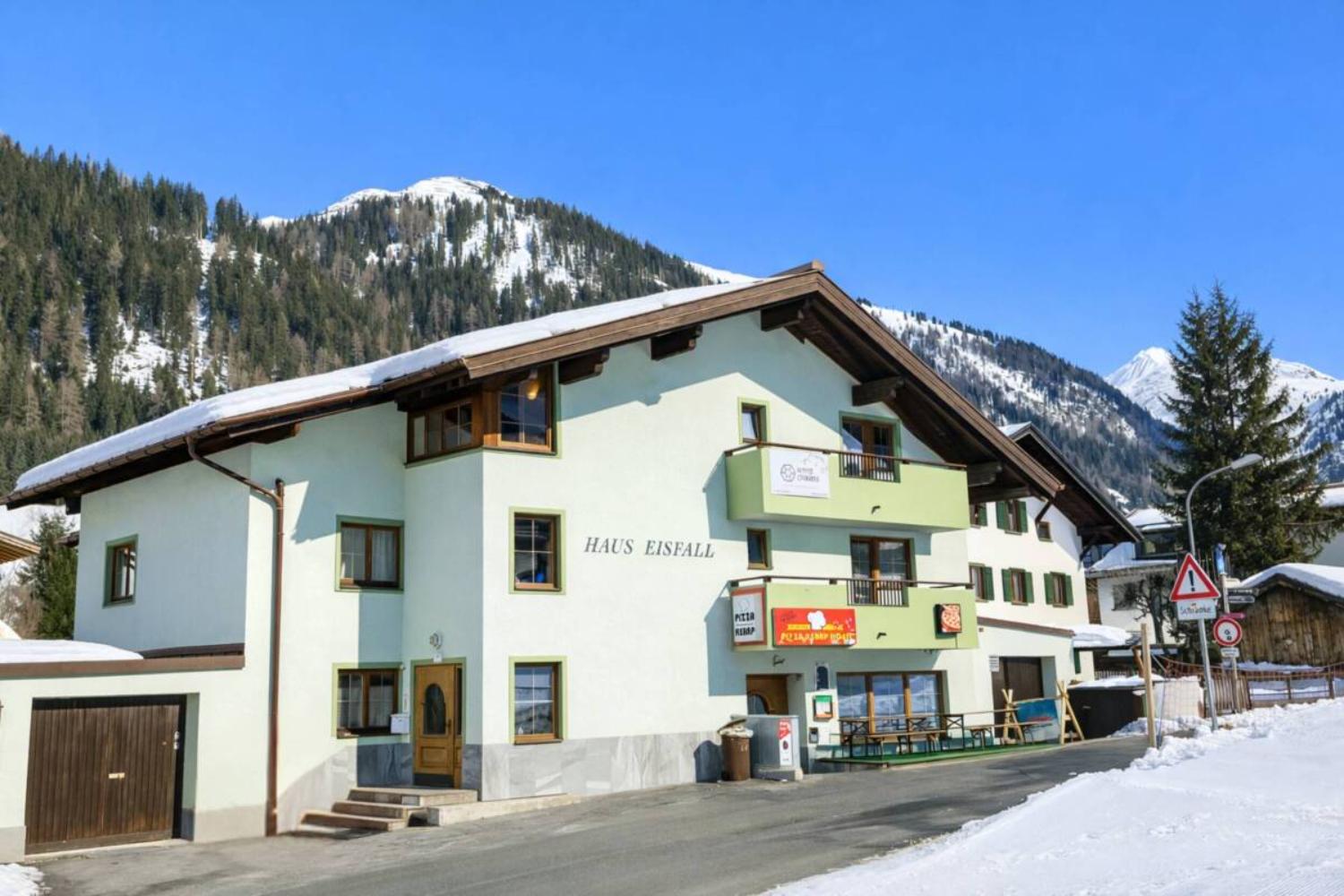 01-scalewidthwzeymdbd-catered-chalet-eisfall-sankt-anton-aanzicht-3-1466928