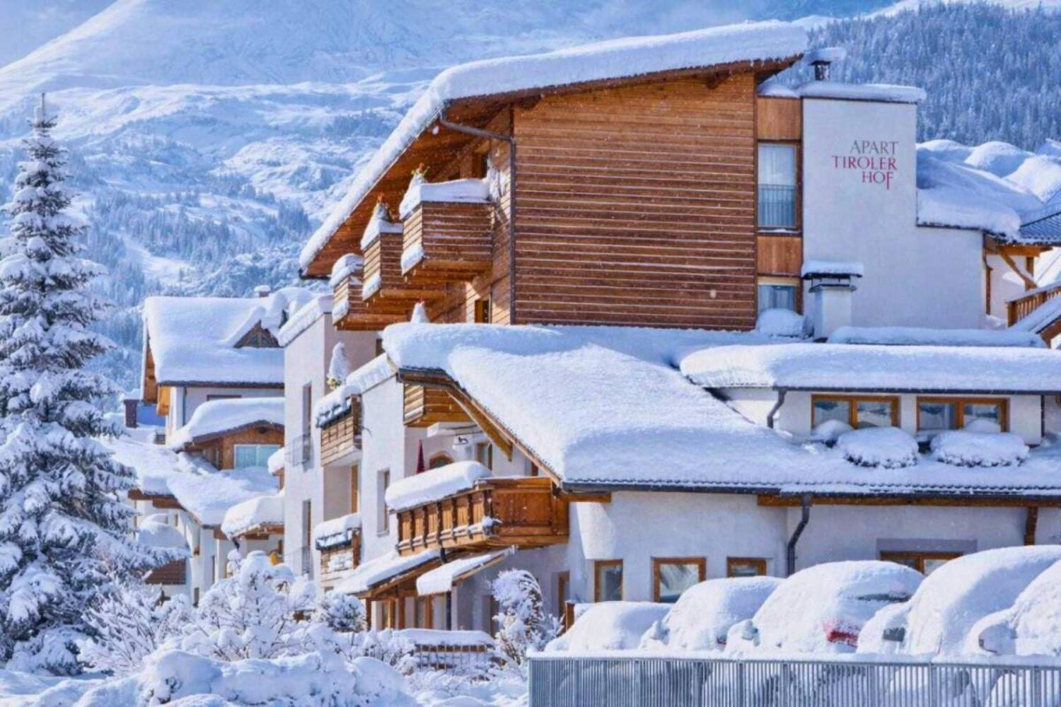 01-scalewidthwzeymdbd-catered-chalet-tirolerhof-apart-serfaus-aanzicht-chalet-1467284