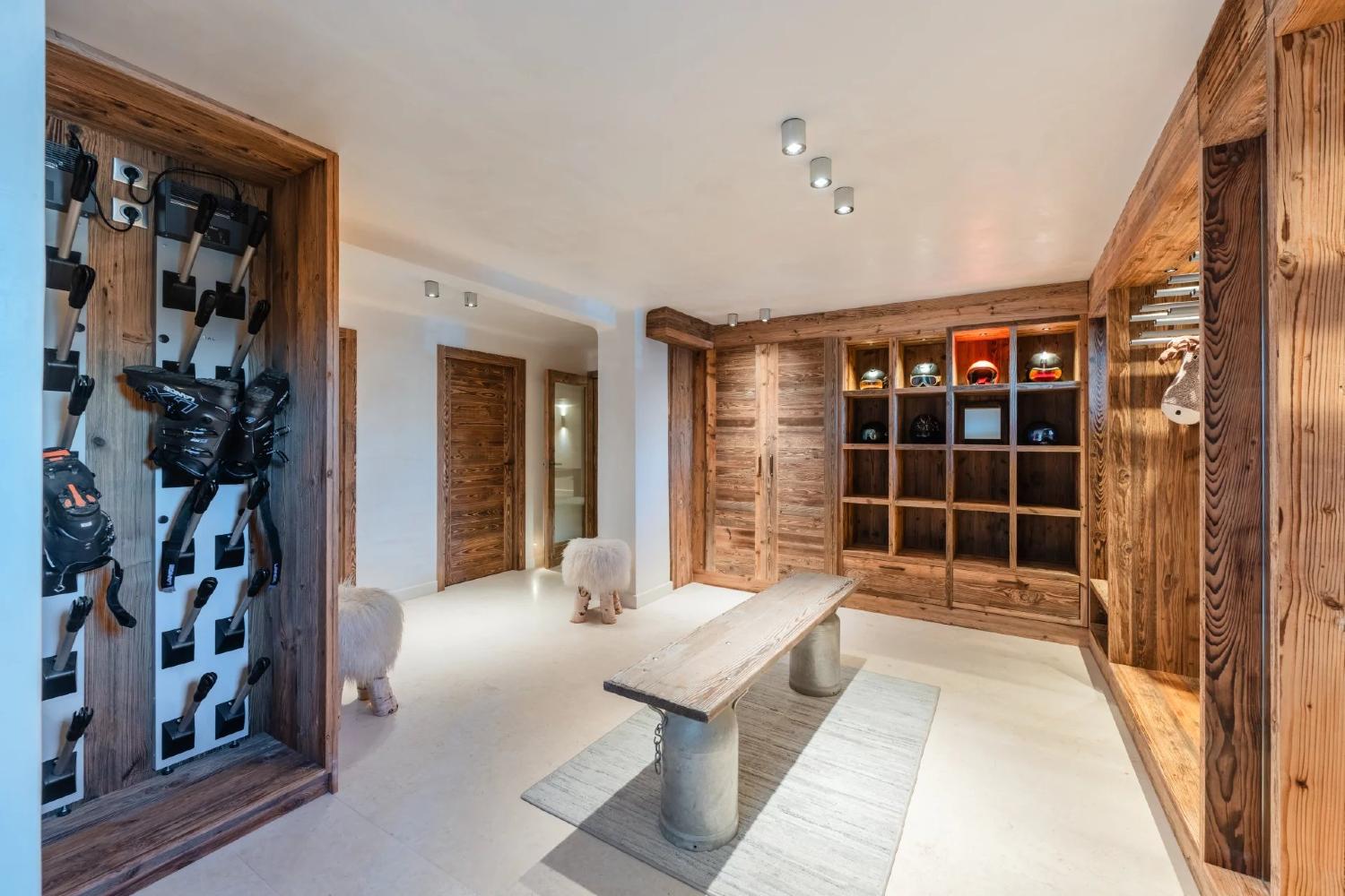 01eef278-e343-4f6d-9890-b2e5354c3a46-1267084