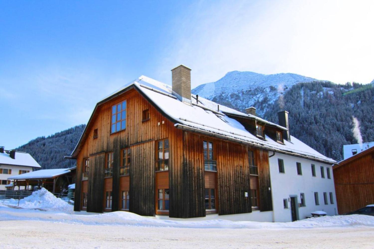 02-scalewidthwzeymdbd-catered-chalet-levett-sankt-anton-am-arlberg-voorzijde-2-1467117