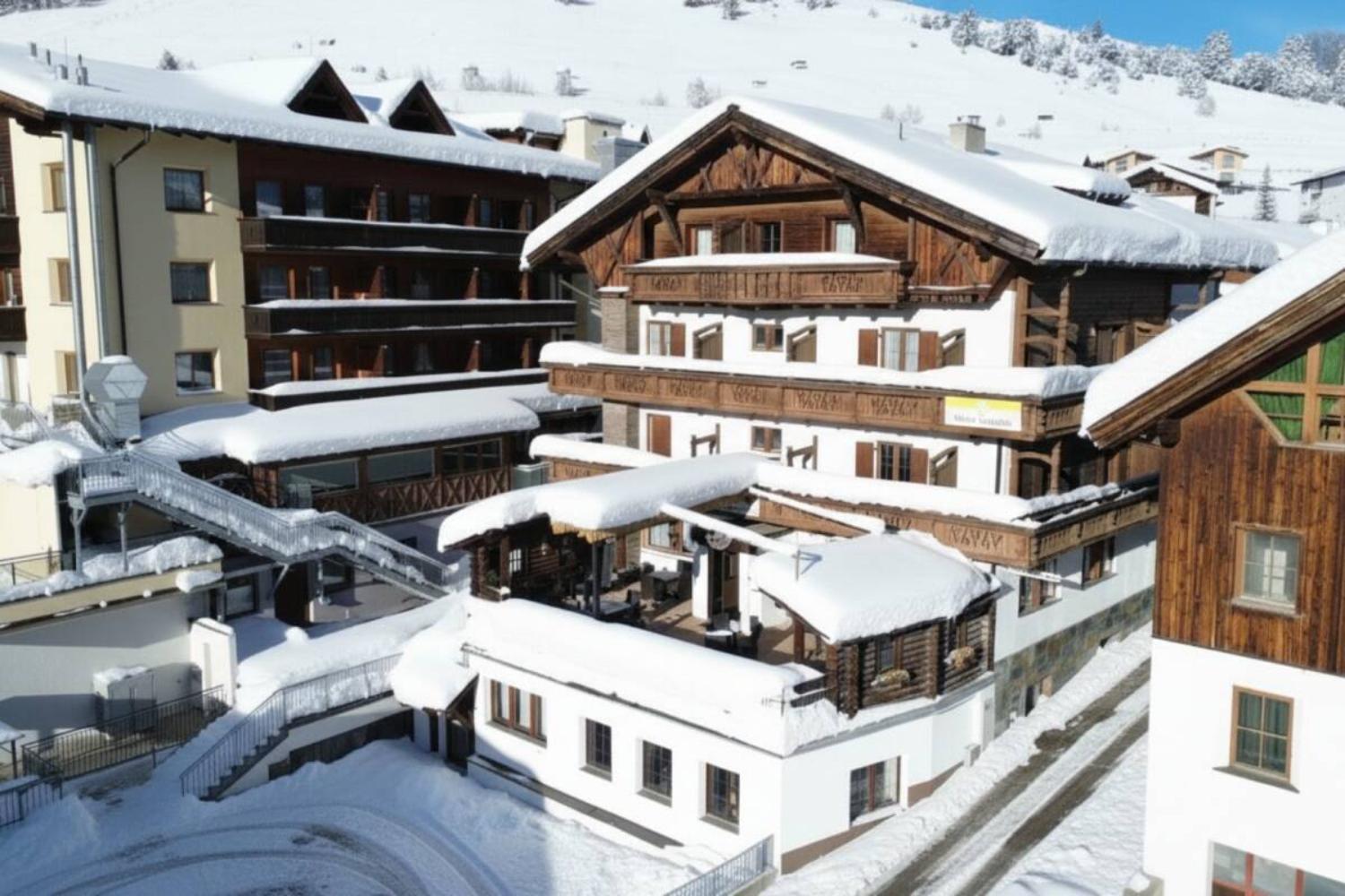 02-scalewidthwzeymdbd-catered-chalet-tirolerhof-serfaus-aanzicht-1467257