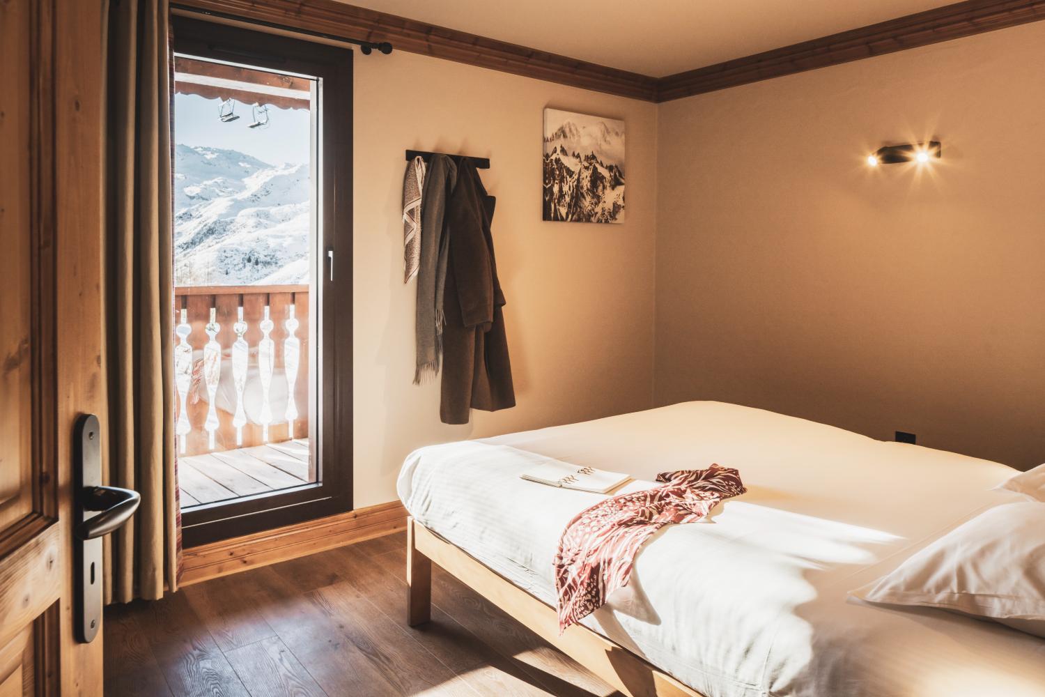 04-montagnettes-residence-sapiniere-menuires-3p6c-chambre-double-01-cande-2026-1450699