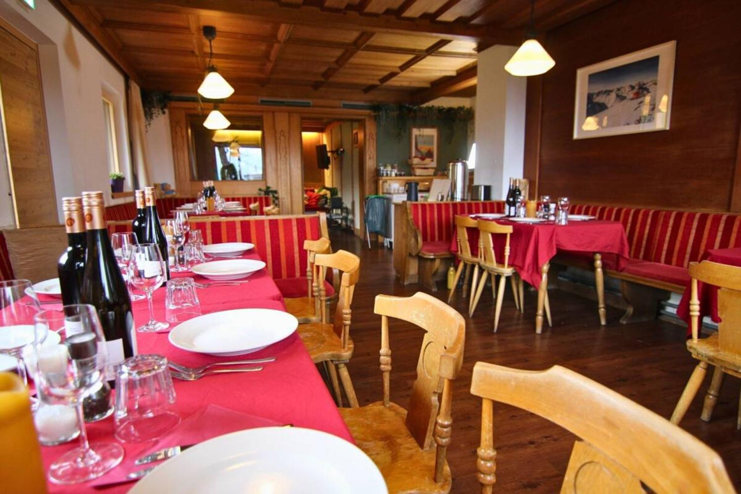 04-scalewidthwzeymdbd-catered-chalet-demlhof-finkenberg-eetzaal-1466894