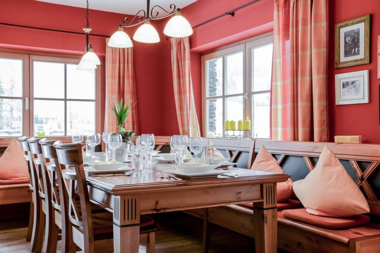 05-scalewidthwzeymdbd-catered-chalet-alpinum-sankt-anton-diner-tafel-1466777