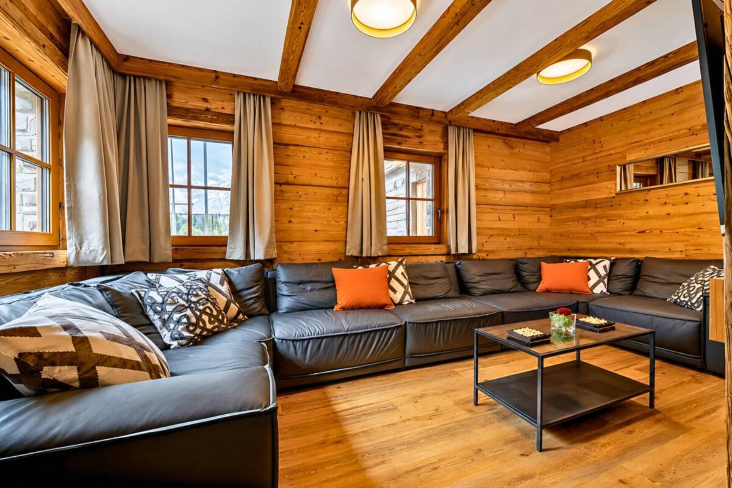 05-scalewidthwzeymdbd-catered-chalet-crystal-sankt-anton-woonkamer-1-1466881