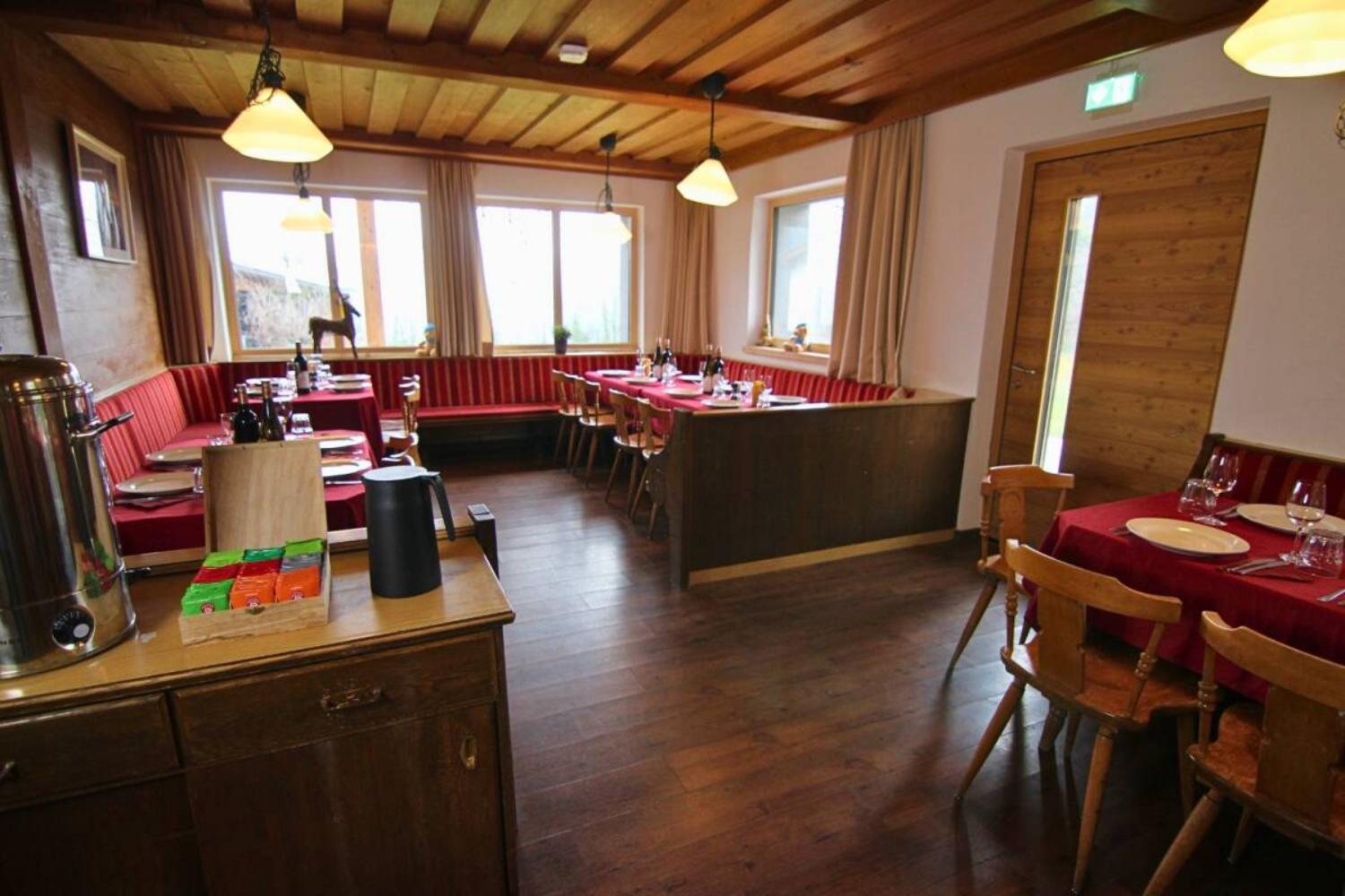 05-scalewidthwzeymdbd-catered-chalet-demlhof-finkenberg-eetzaal-uitzicht-1466893