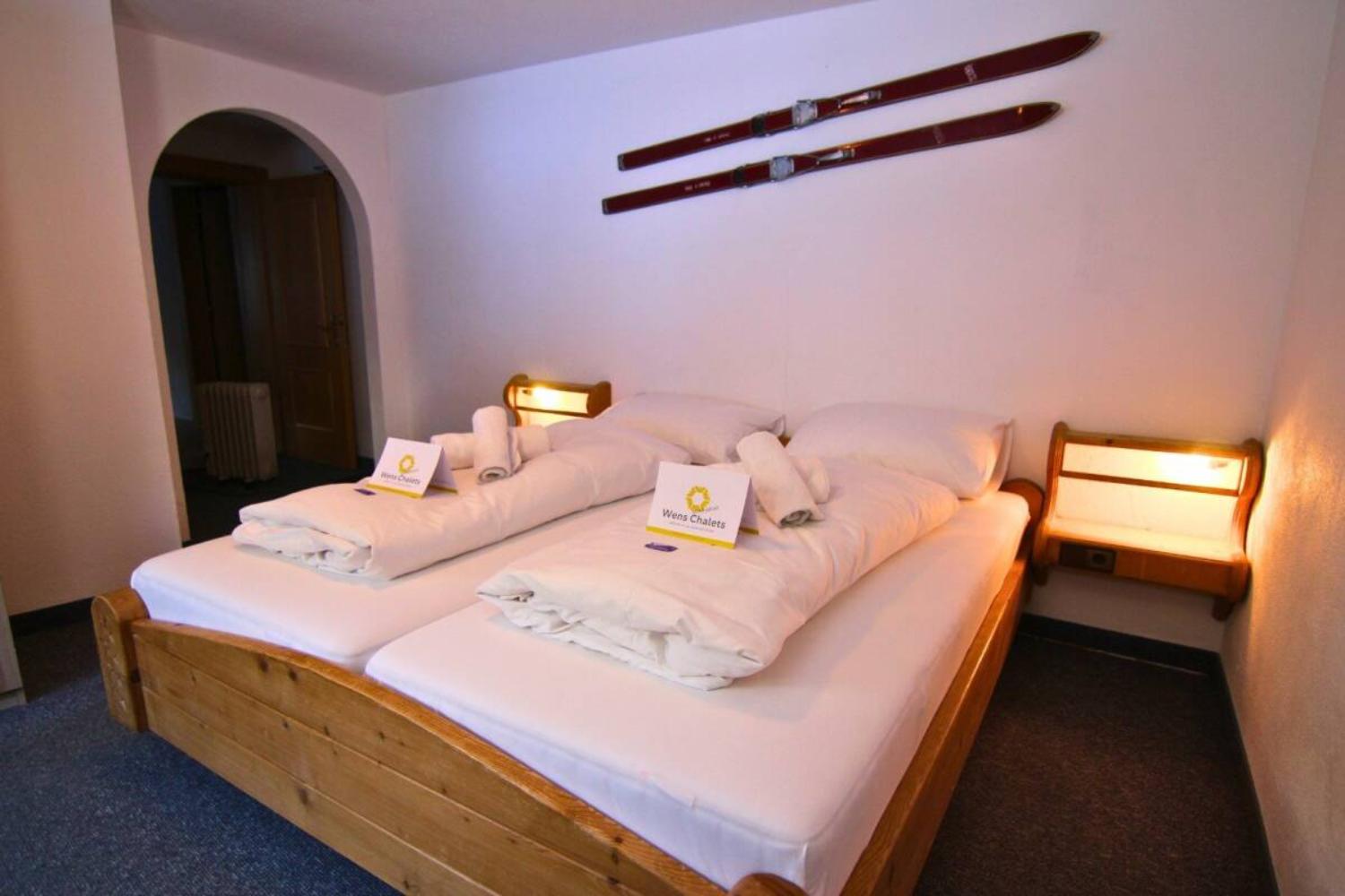 05-scalewidthwzeymdbd-catered-chalet-eisfall-sankt-anton-tweepersoonskamer-1466931