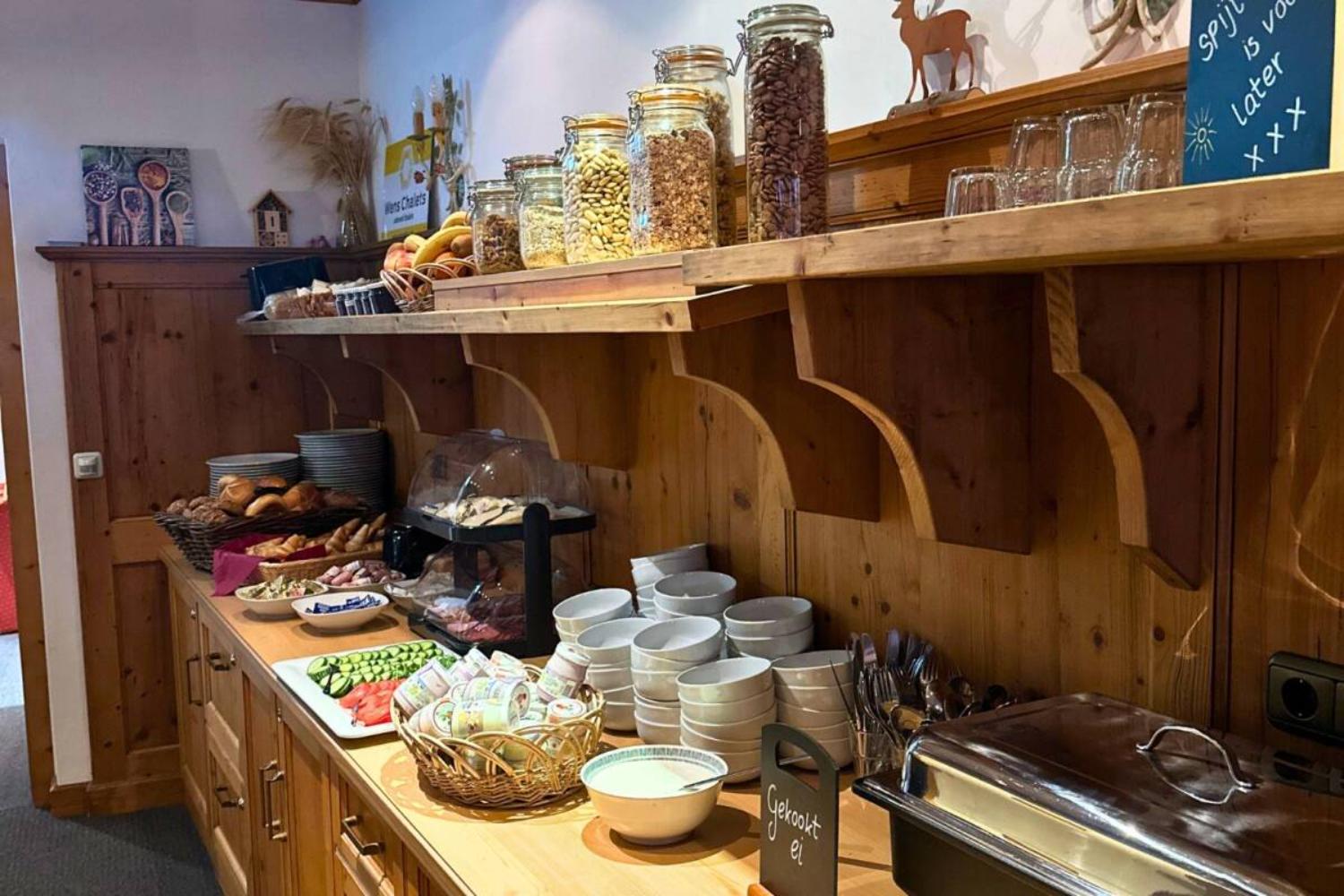 05-scalewidthwzeymdbd-catered-chalet-elfriede-fiss-ontbijtbuffet-1466948