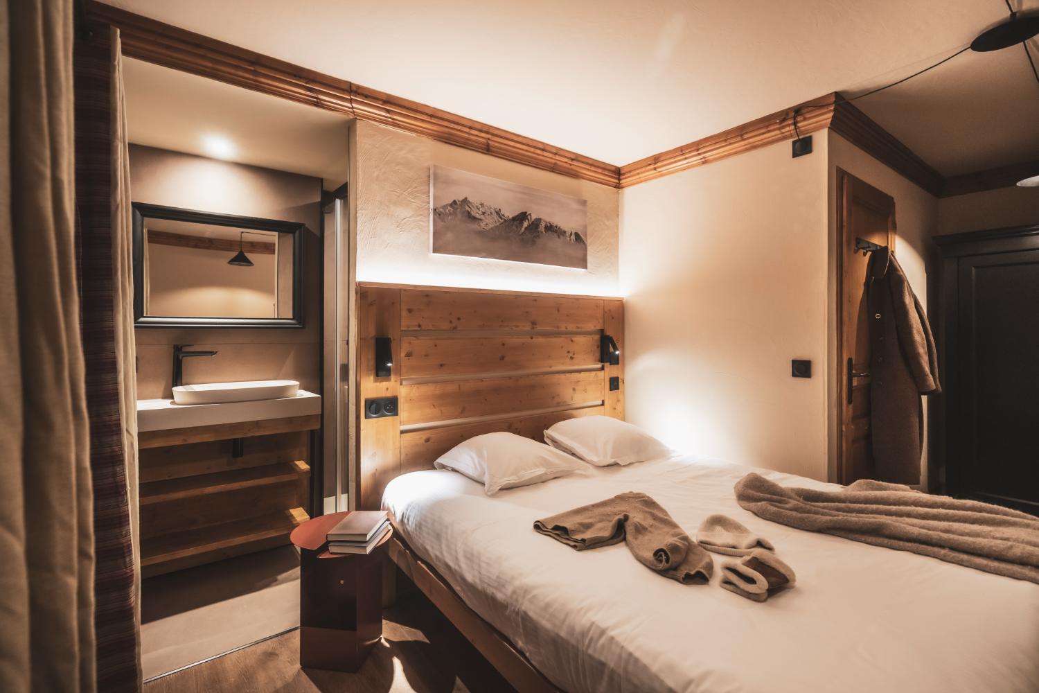 06-montagnettes-residence-sapiniere-menuires-5p8s-chambre-double-01-cande-2026-1464540