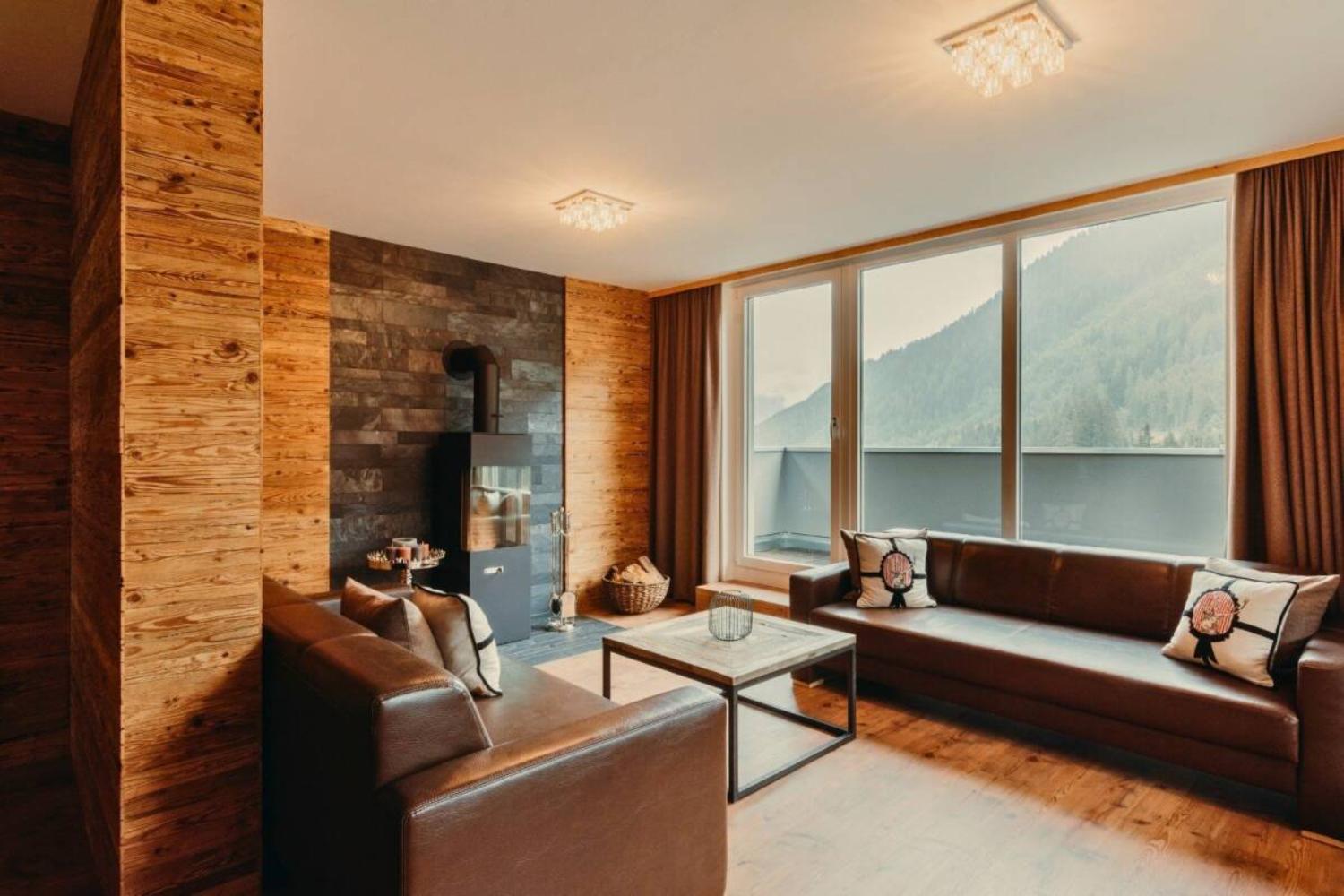 06-scalewidthwzeymdbd-catered-chalet-christiane-sankt-anton-woonkamer-met-open-haard-1466830