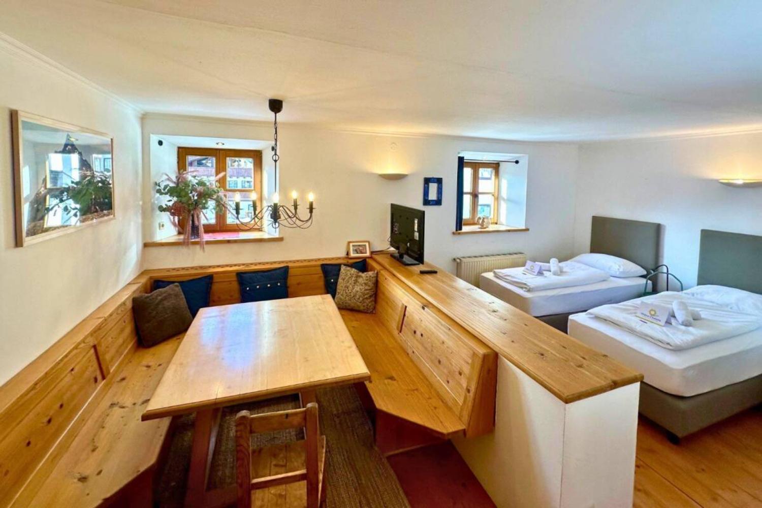 06-scalewidthwzeymdbd-catered-chalet-levett-sankt-anton-masterbedroom-1467120
