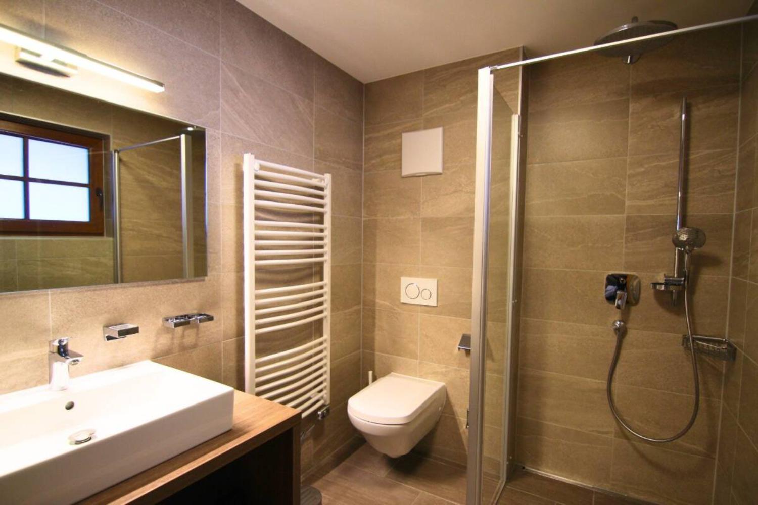 07-scalewidthwzeymdbd-catered-chalet-crystal-sankt-anton-badkamer-1466882
