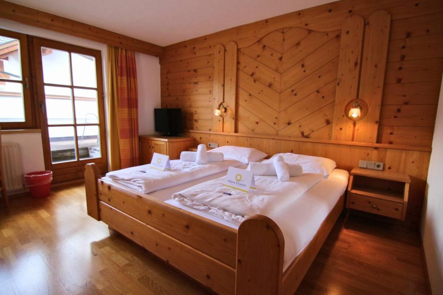 07-scalewidthwzeymdbd-catered-chalet-fiss-elfriede-tweepersoonskamer-zimmer-10-1466950