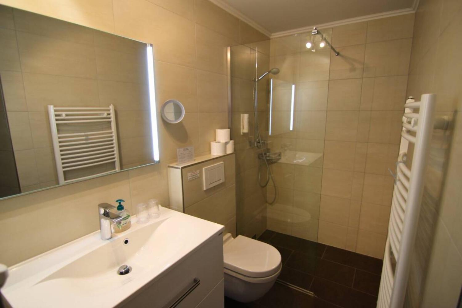 08-scalewidthwzeymdbd-catered-chalet-hans-sankt-anton-badkamer-1467031