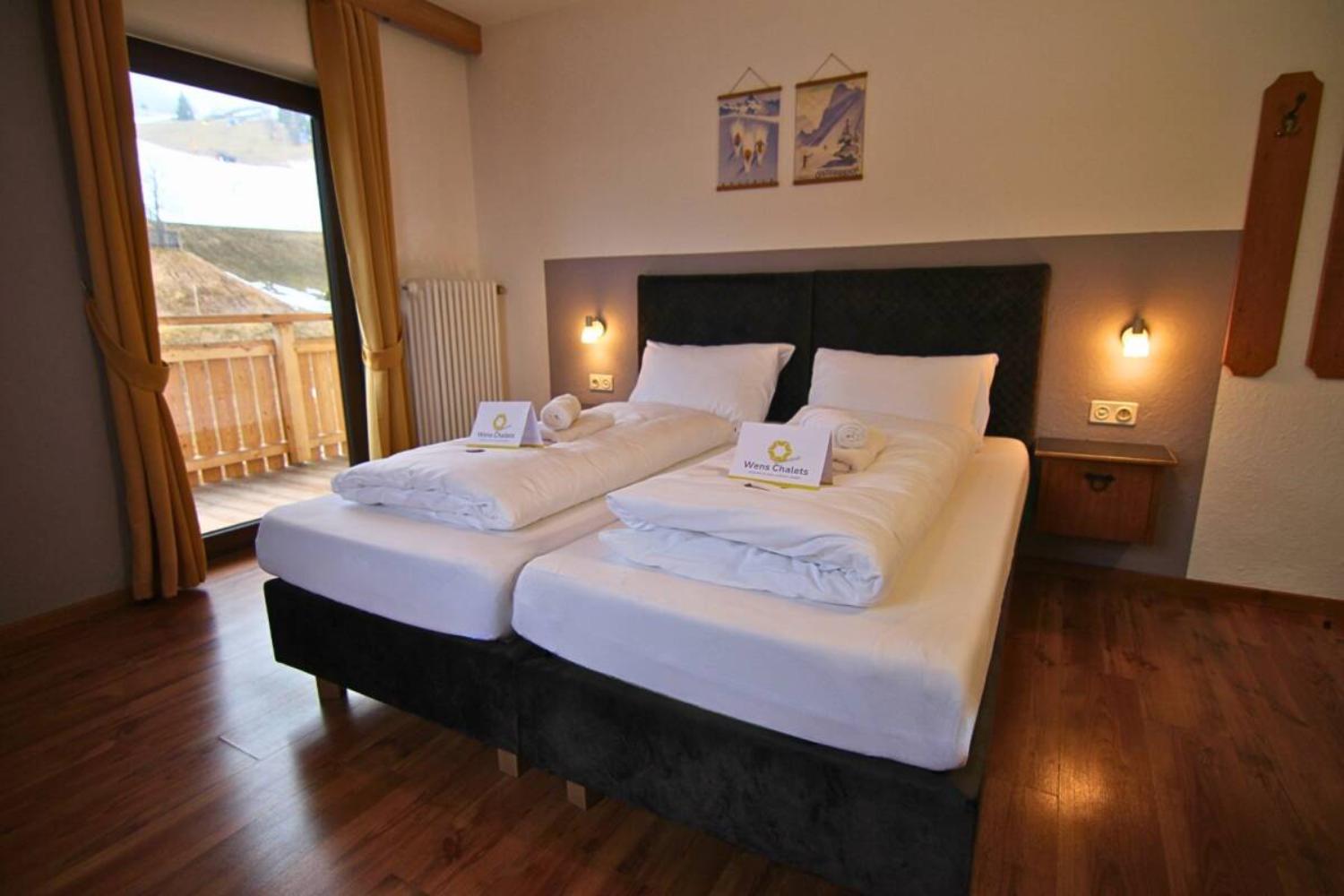 08-scalewidthwzeymdbd-catered-chalet-raterhof-fiss-slaapkamer-1467159