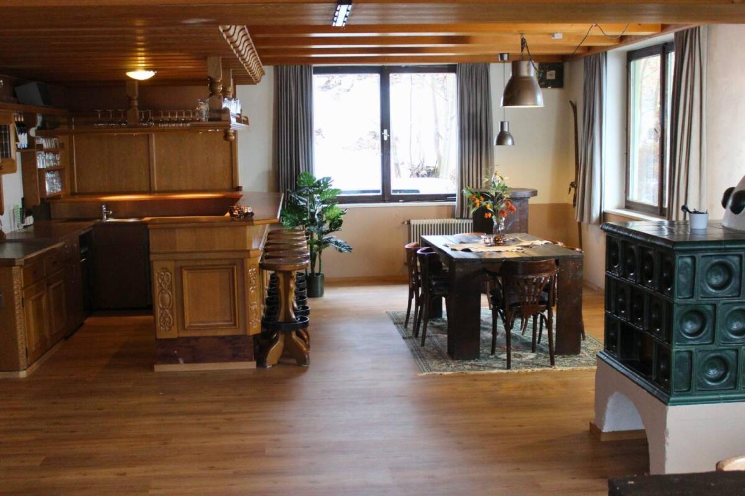 08-scalewidthwzeymdbd-catered-chalet-sonnwend-fieberbrunn-bar-1467222