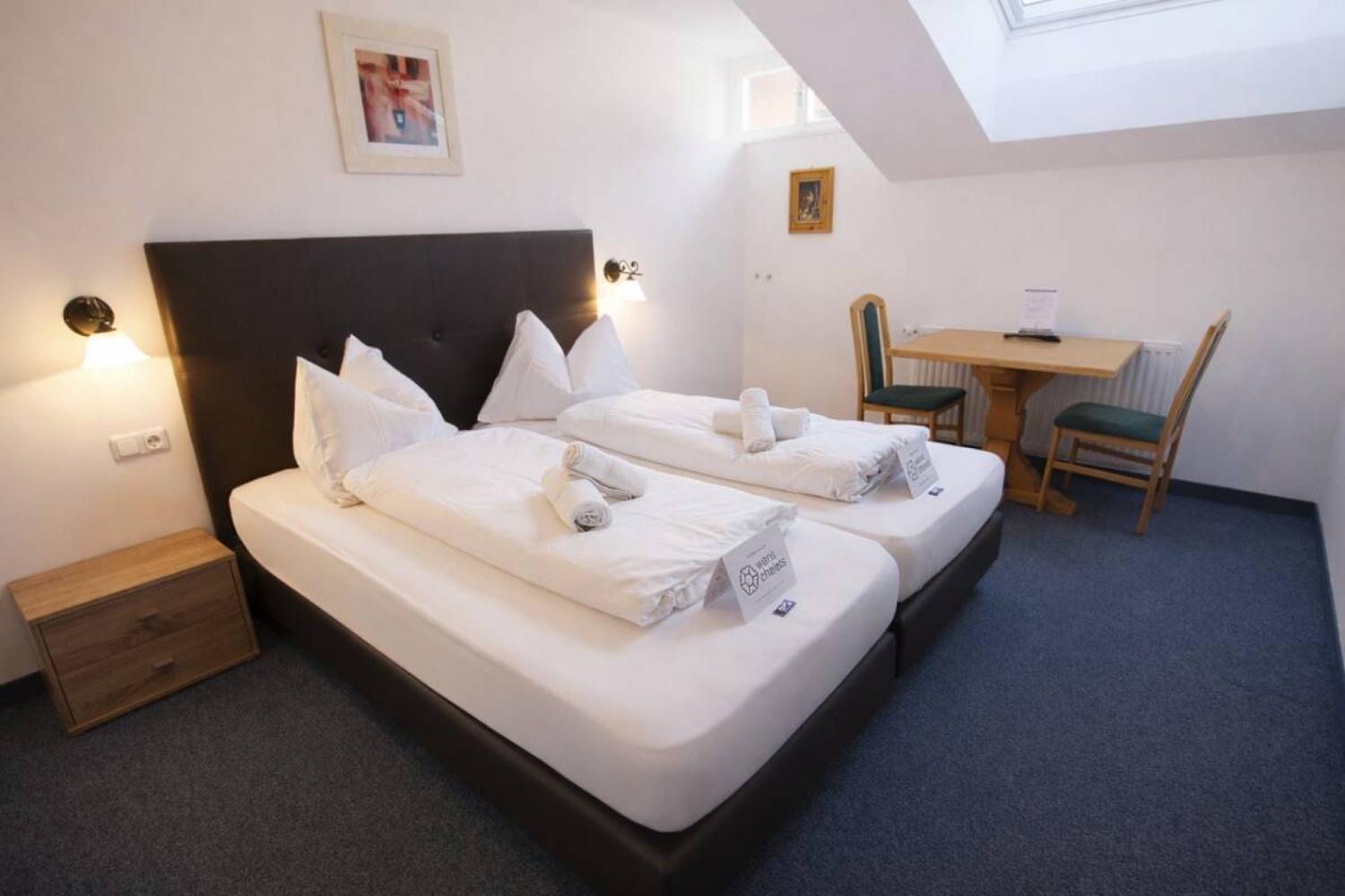 08-scalewidthwzeymdbd-catered-chalet-tirolerhof-serfaus-tweepersoonskamer-1467262