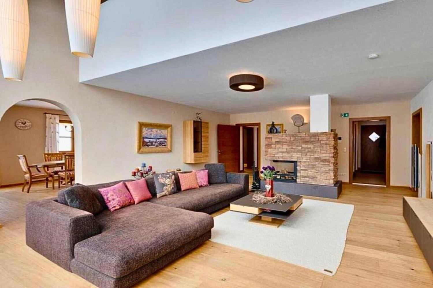 09-scalewidthwzeymdbd-catered-chalet-anna-maria-st-anton-woonkamer-1466813