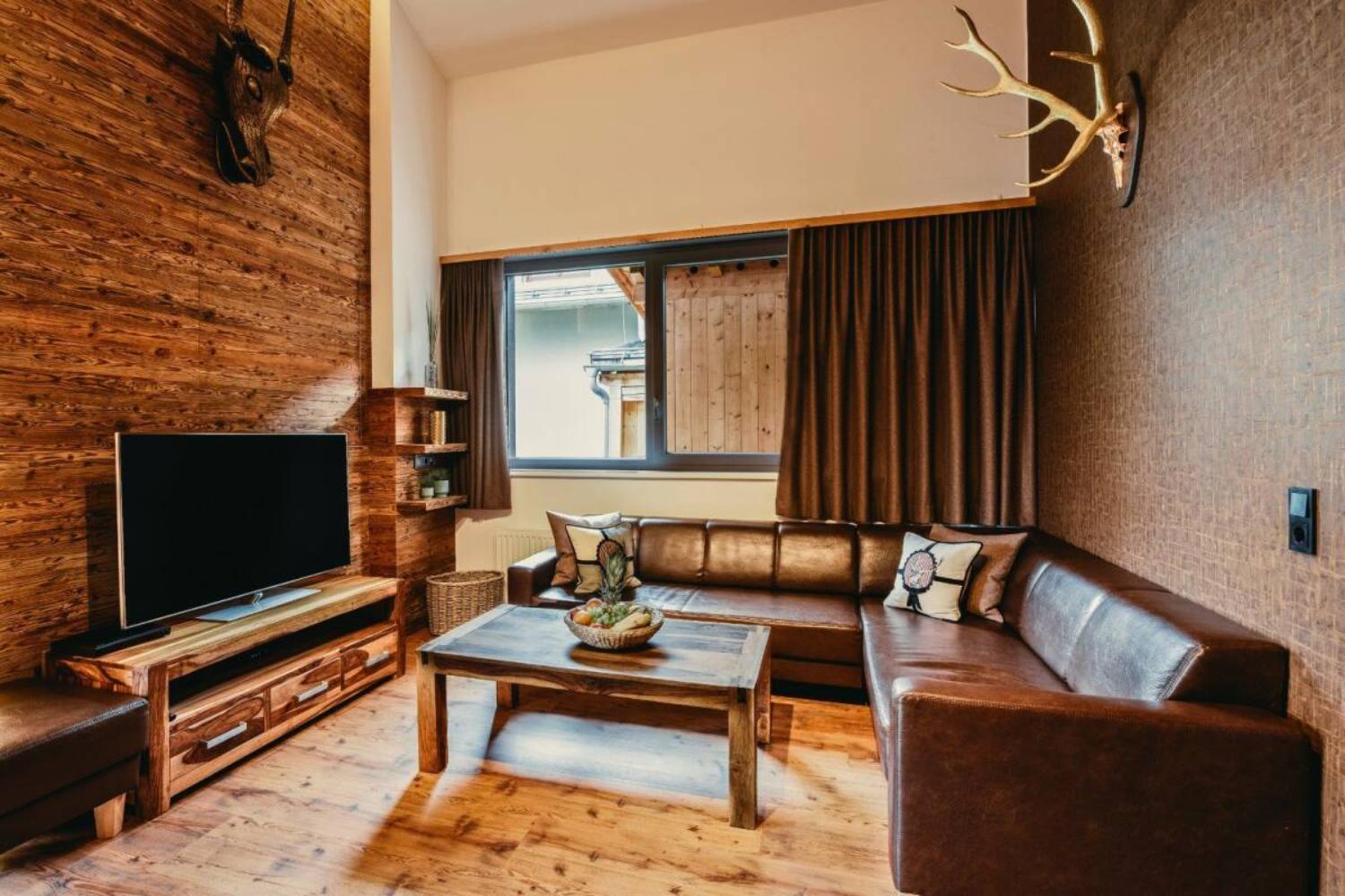 09-scalewidthwzeymdbd-catered-chalet-christiane-sankt-anton-woonkamer-met-tv-1466834