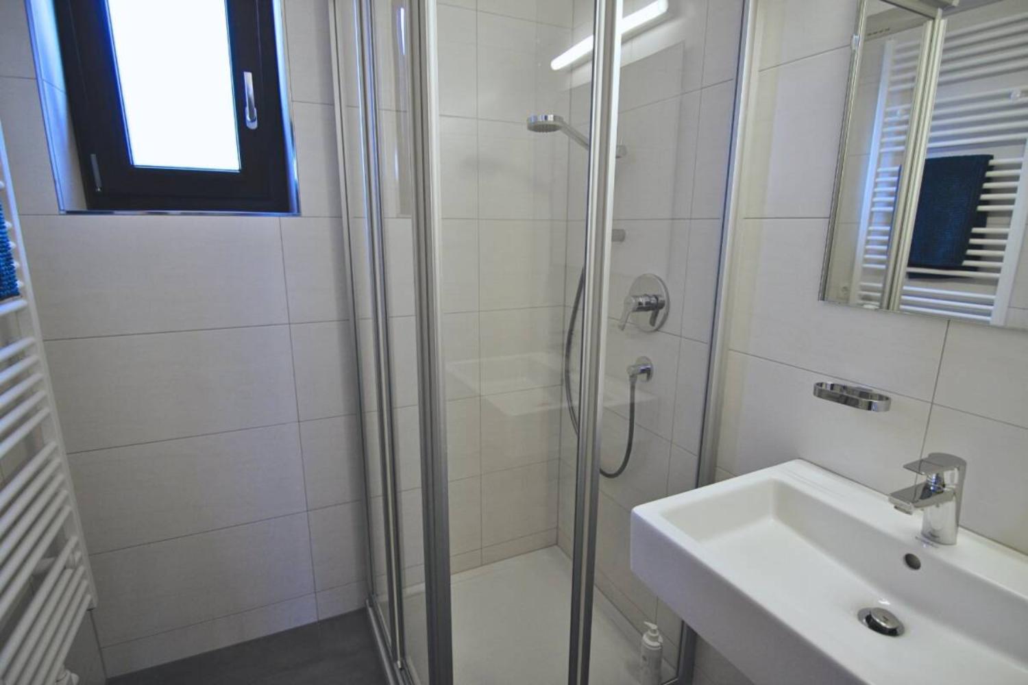 09-scalewidthwzeymdbd-catered-chalet-raeterhof-fiss-douche-1467160