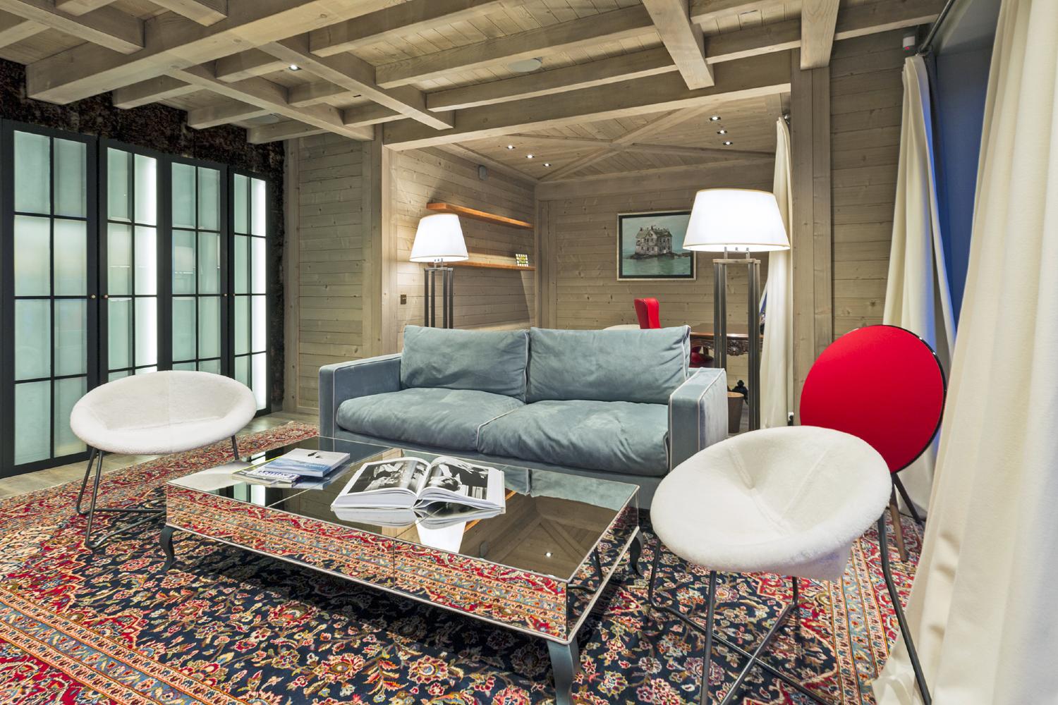 096acb0a-e7d0-4200-84f6-8ff92e59bc71-1451878