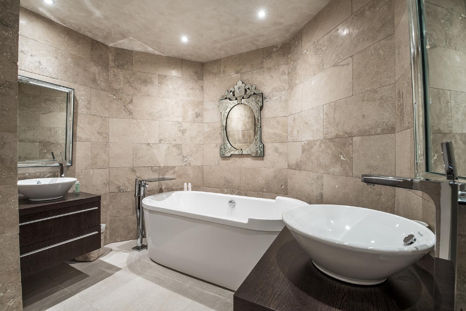 0a115407-5237-4cf6-bd98-126548f3f991-1451771