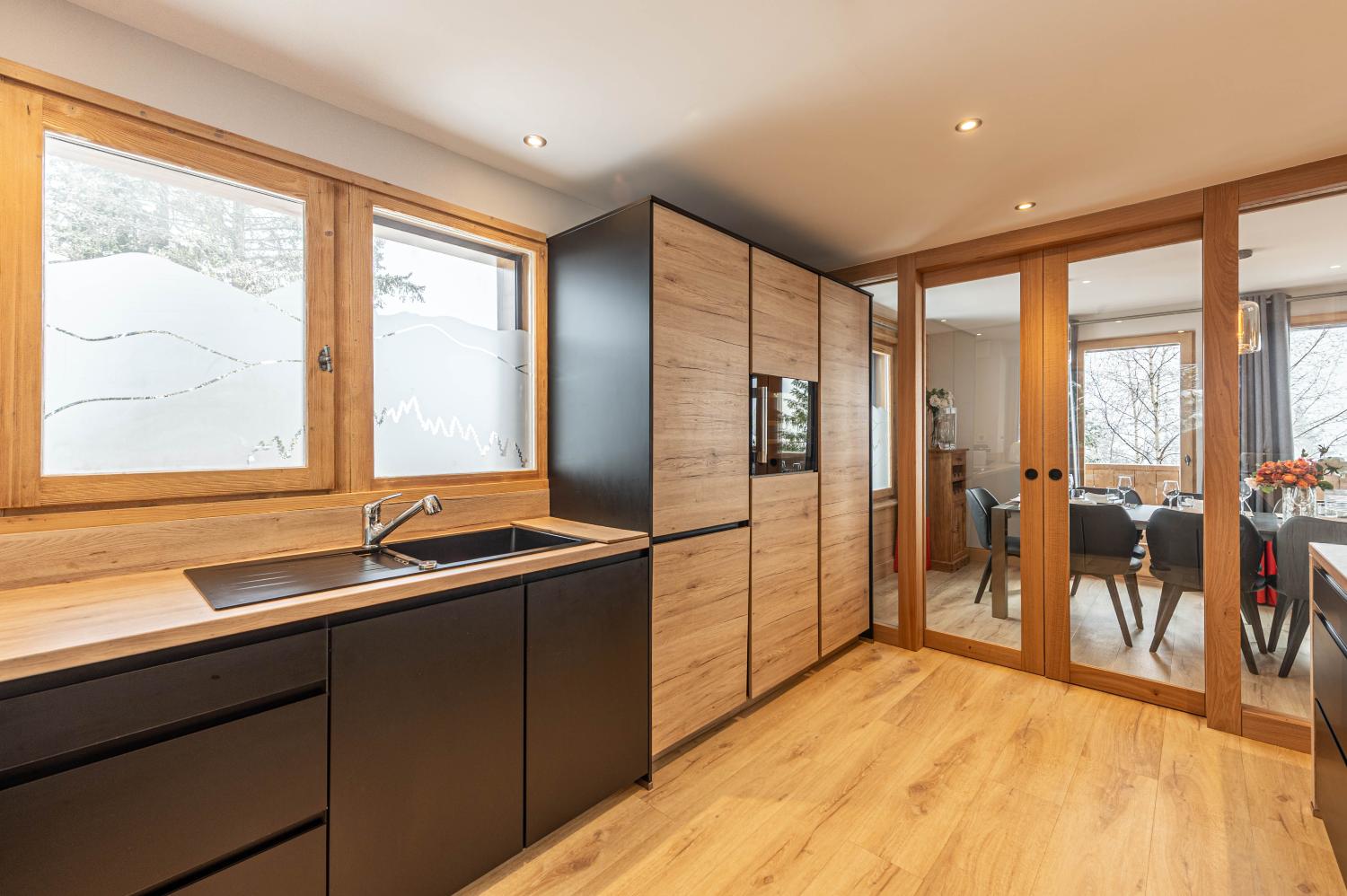 0dd952e2-f16a-43ca-931c-fd58649b61ce-1451666