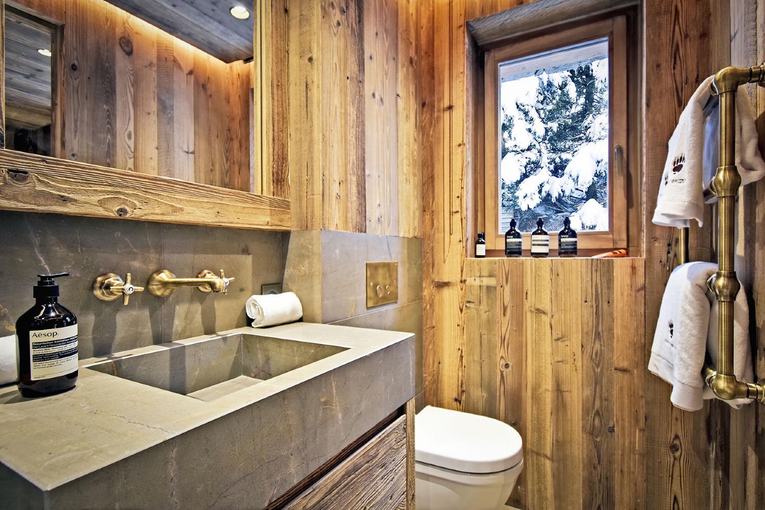 0f980f18-fa9c-46bf-b743-f4705e827948-1451097