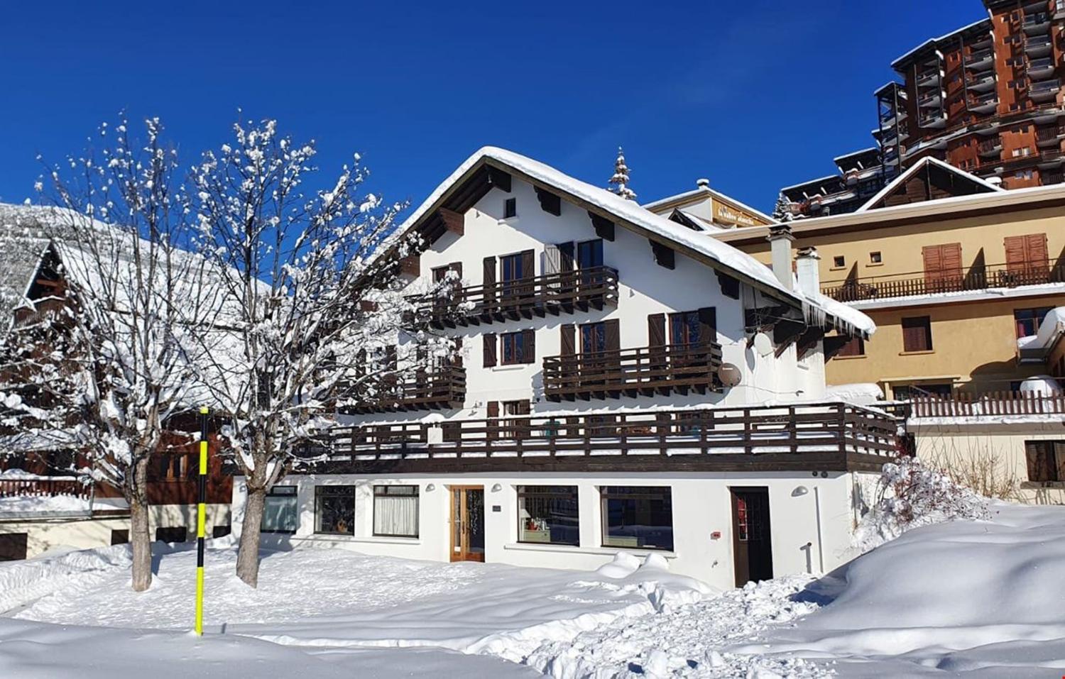 1-3865-location-ski-alpe-d-huez-chalet-le-vieux-logis-1-930500