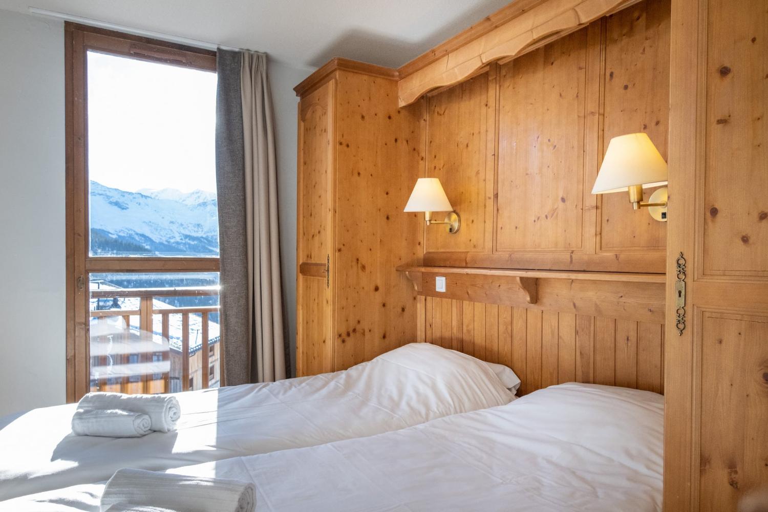 10-030-lesbalcons-apt132-12-14pers-c-reyboz-1462952