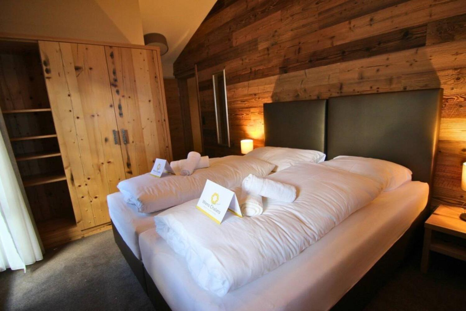 10-scalewidthwzeymdbd-catered-chalet-crystal-sankt-anton-tweepersoonskamer-1-1466885