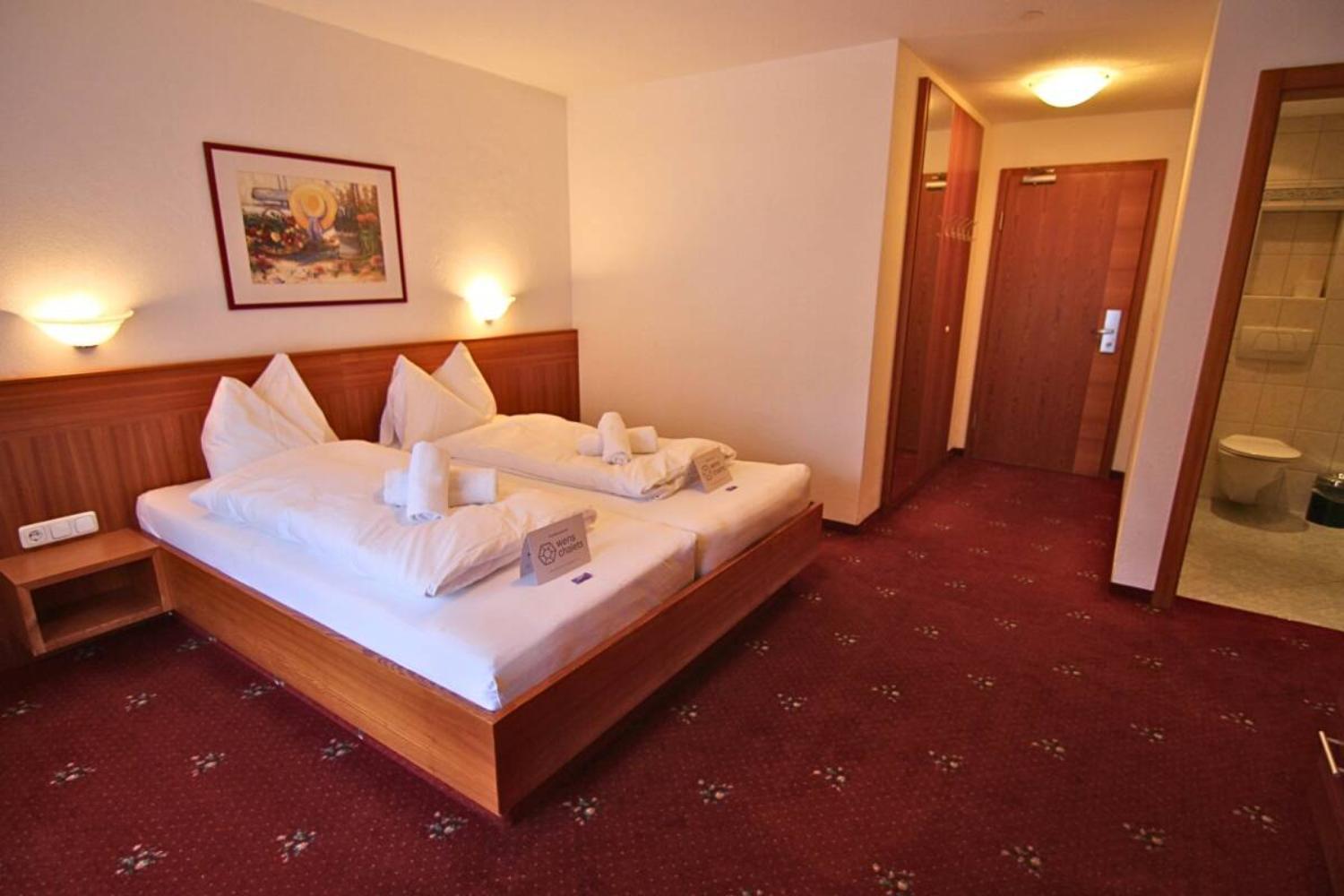 10-scalewidthwzeymdbd-catered-chalet-tirolerhof-apart-serfaus-tweepersoonskamer-1467291