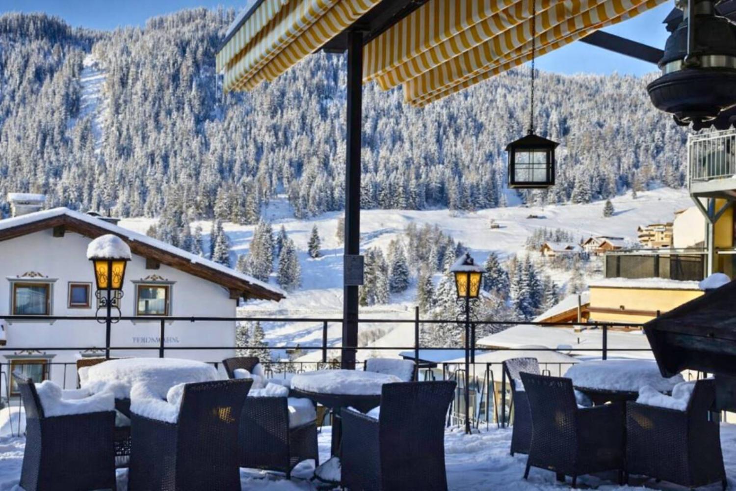 10-scalewidthwzeymdbd-groepsaccommodatie-tirolerhof-serfaus-terras-met-uitzicht-1467265