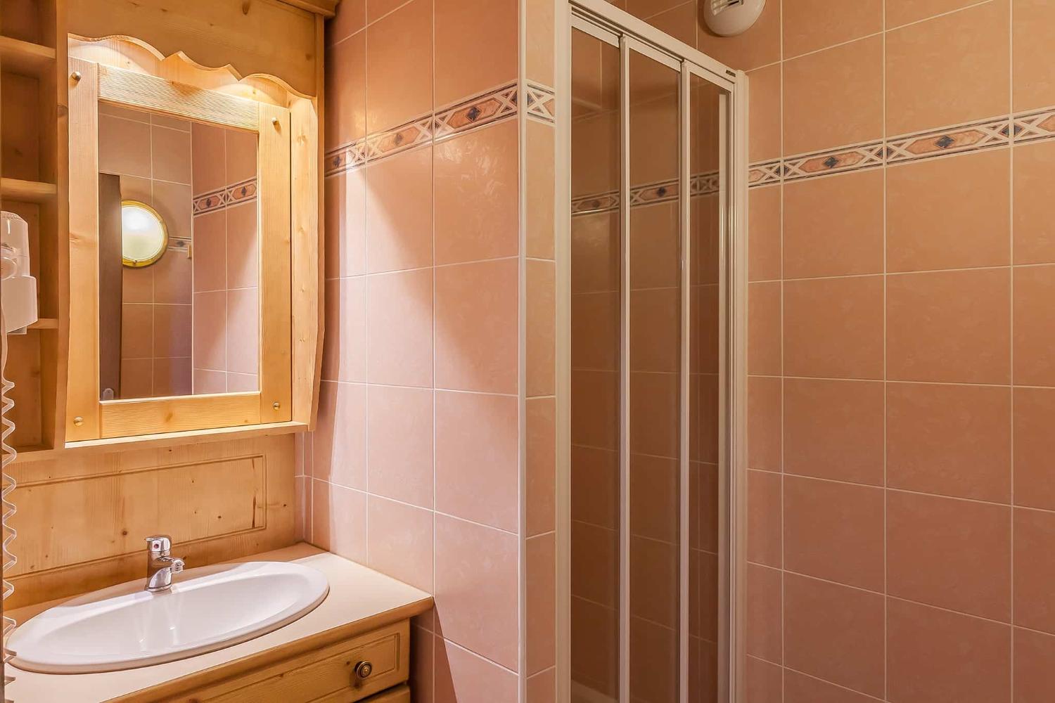 11-blr-types-appartement-8-10pers-sdb-1462828
