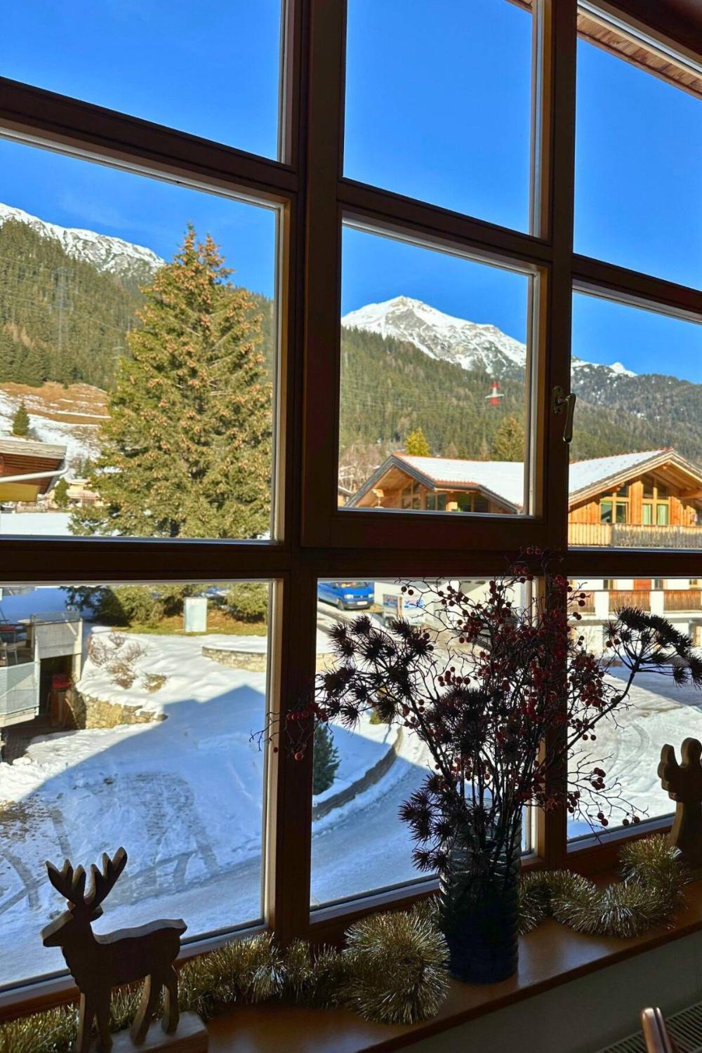 11-scalewidthwzeymdbd-catered-chalet-levett-sankt-anton-raam-1467126