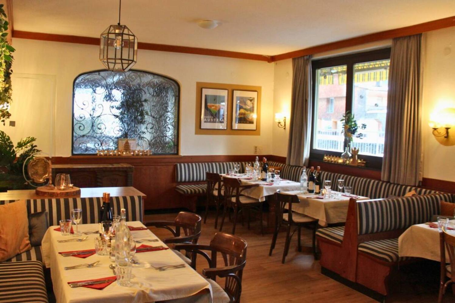 11-scalewidthwzeymdbd-catered-chalet-sonnwend-fieberbrunn-eetzaal-1467225