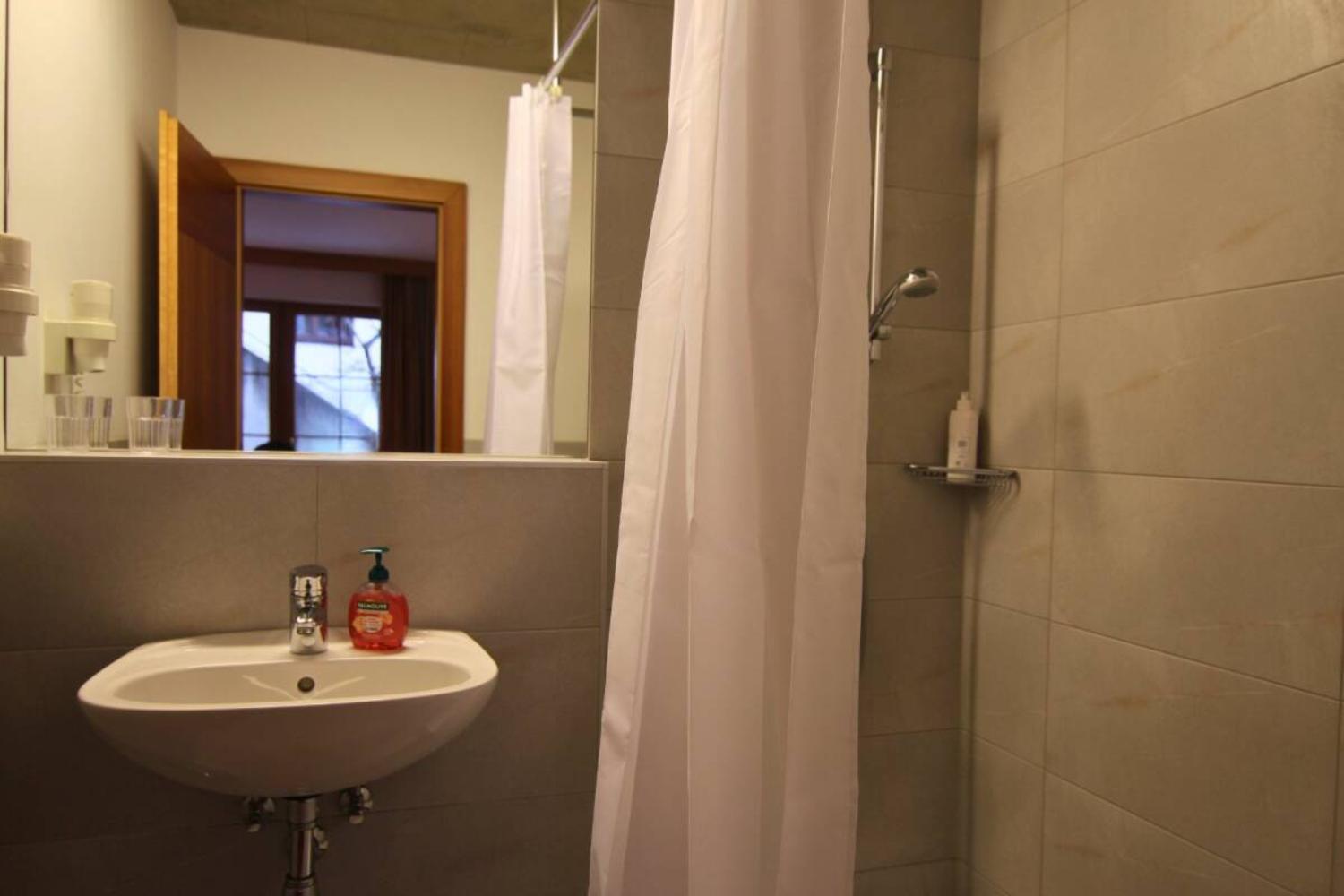 11-v2-scalewidthwzeymdbd-groepsaccommodatie-kelle-fiss-badkamer-1467067