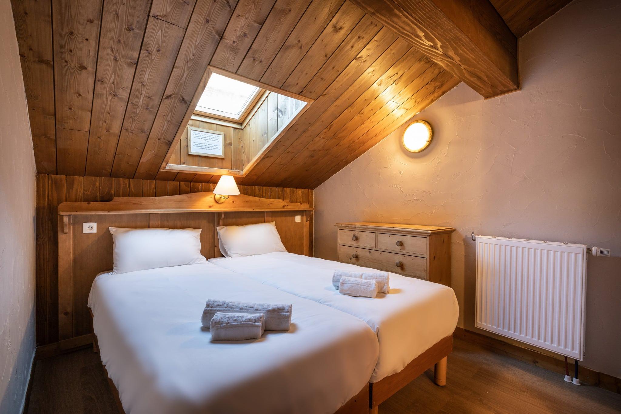 12-100-lesbalcons-apt535-6-8pers-c-reyboz-1462872