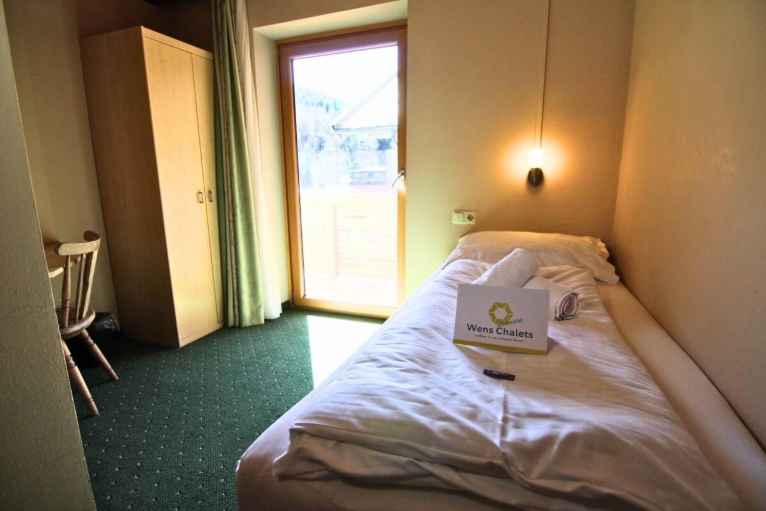 12-scalewidthwzeymdbd-catered-chalet-alpensport-saalbach-hinterglemm-eenpersoonskamer-1466760