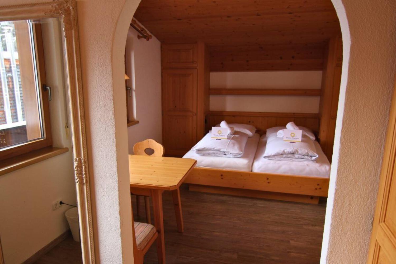 12-scalewidthwzeymdbd-catered-chalet-angela-arlberg-sankt-anton-am-arlberg-tweepersoonskamer-1466800