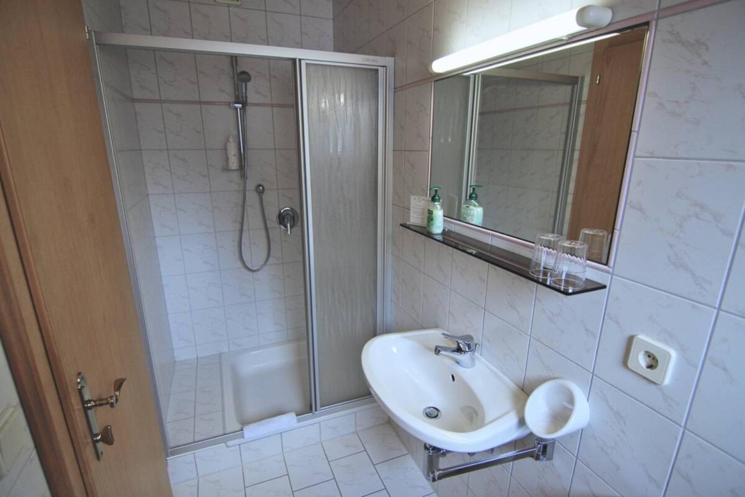 12-scalewidthwzeymdbd-catered-chalet-gretl-serfaus-badkamer-1467014