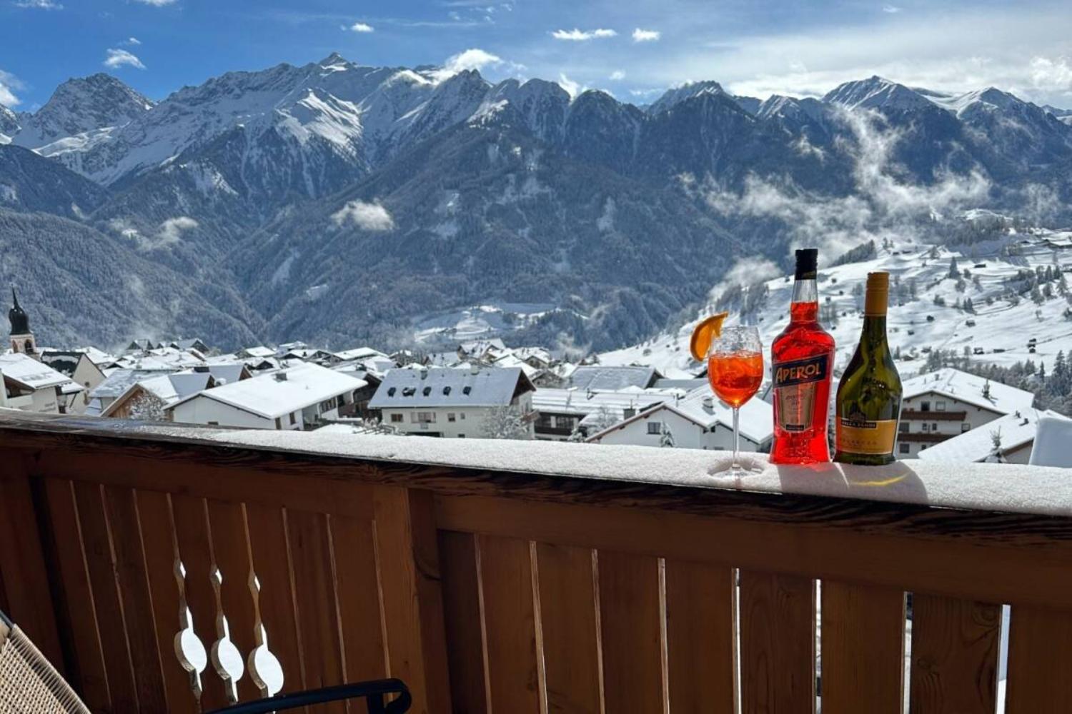 12-v2-scalewidthwzeymdbd-catered-chalet-kelle-fiss-balkon-1467069