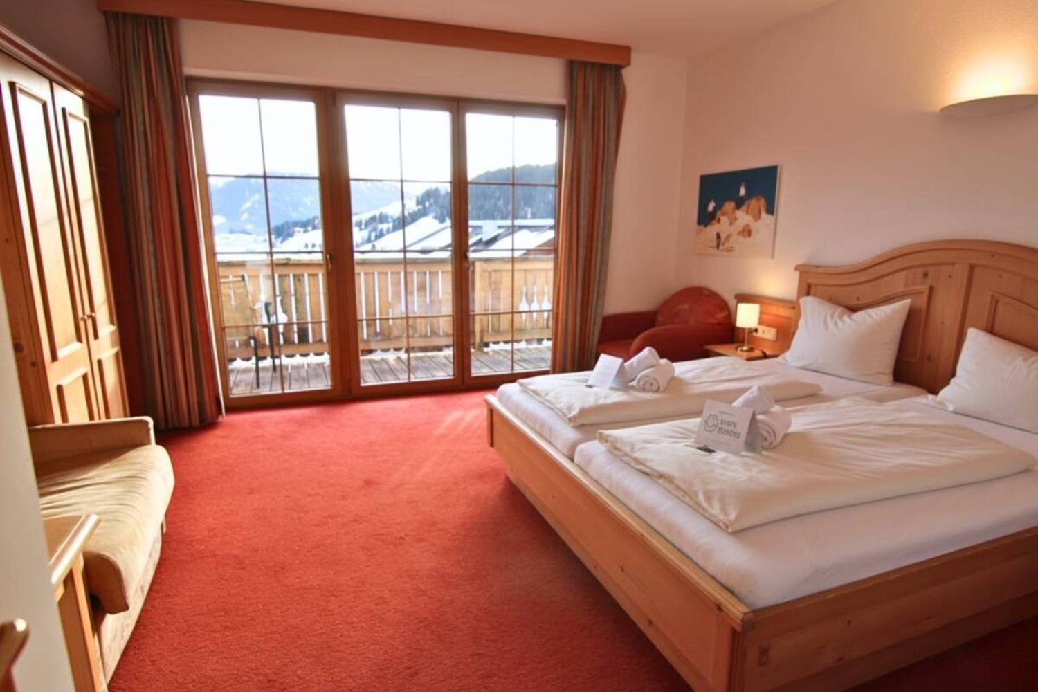 13-v2-scalewidthwzeymdbd-catered-chalet-kelle-fiss-slaapkamer-met-balkon-1467070