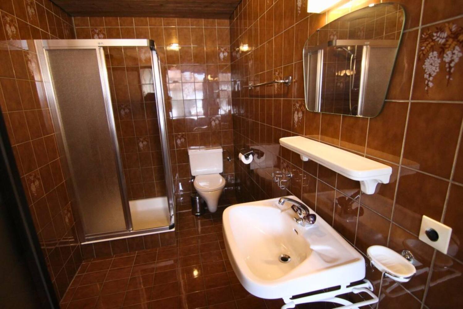 14-scalewidthwzeymdbd-catered-chalet-demlhof-finkenberg-badkamer-1466900