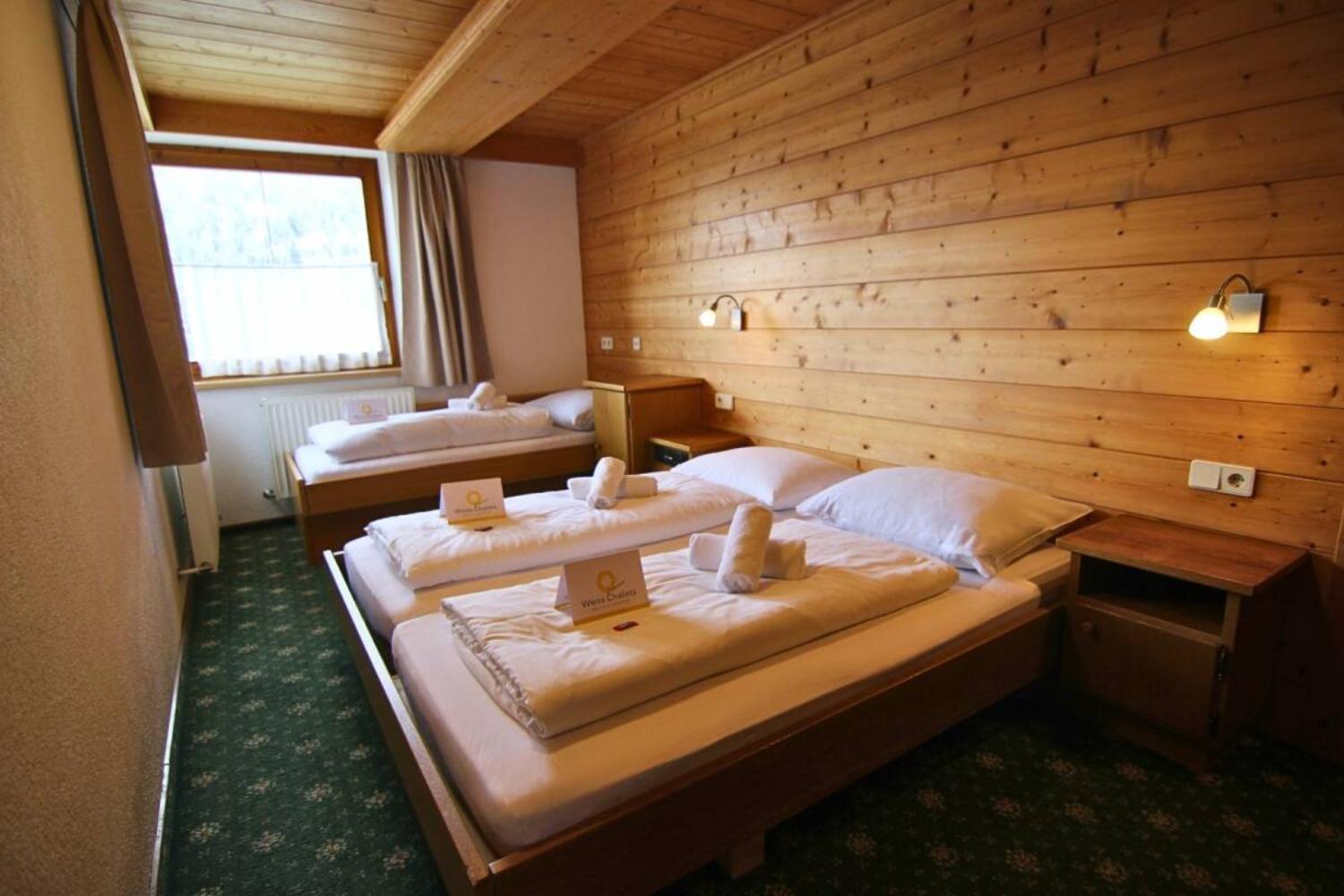 14-scalewidthwzeymdbd-catered-chalet-gretl-serfaus-driepersoonskamer-1467016