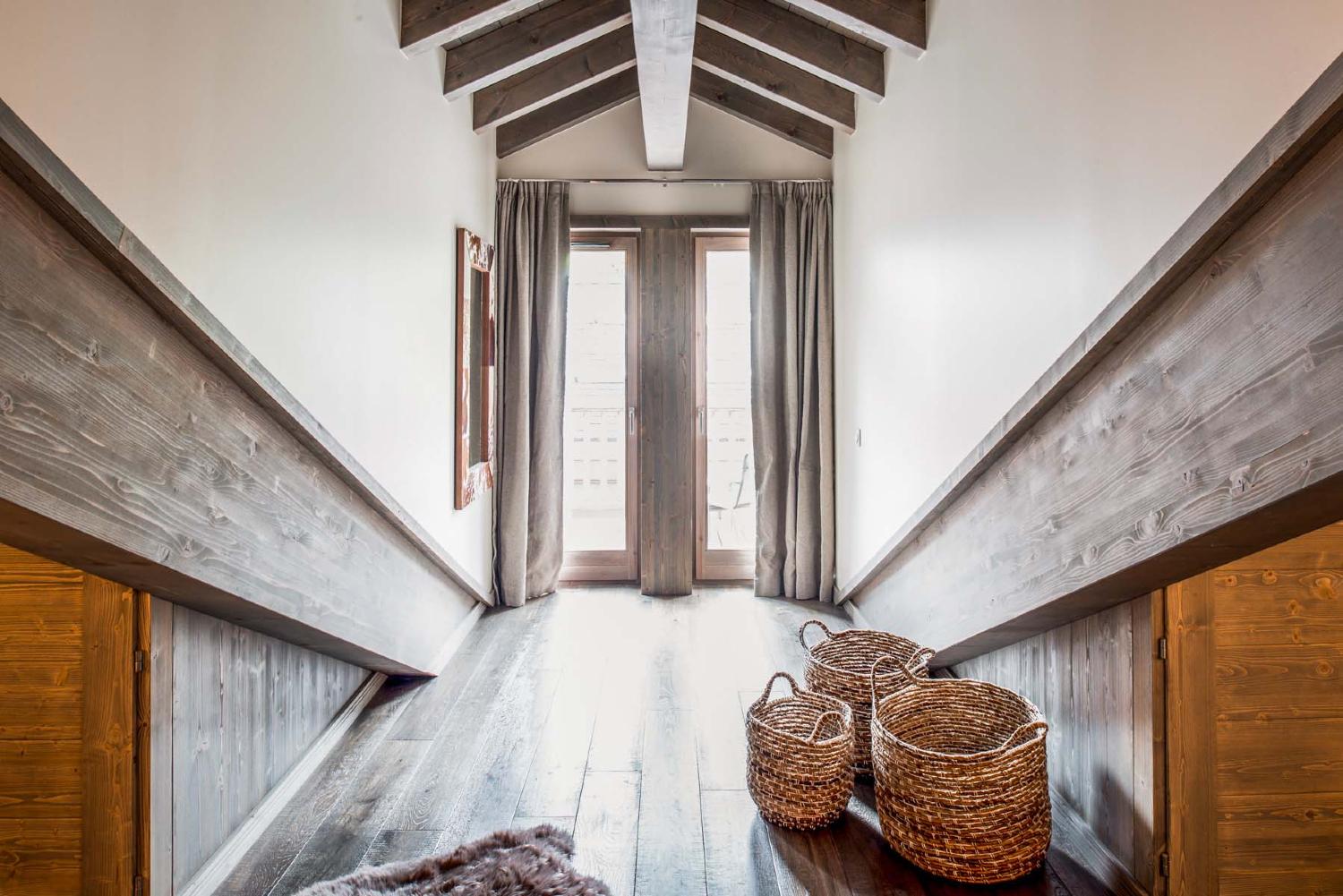 15mammoth-lodge-d1036-1147838